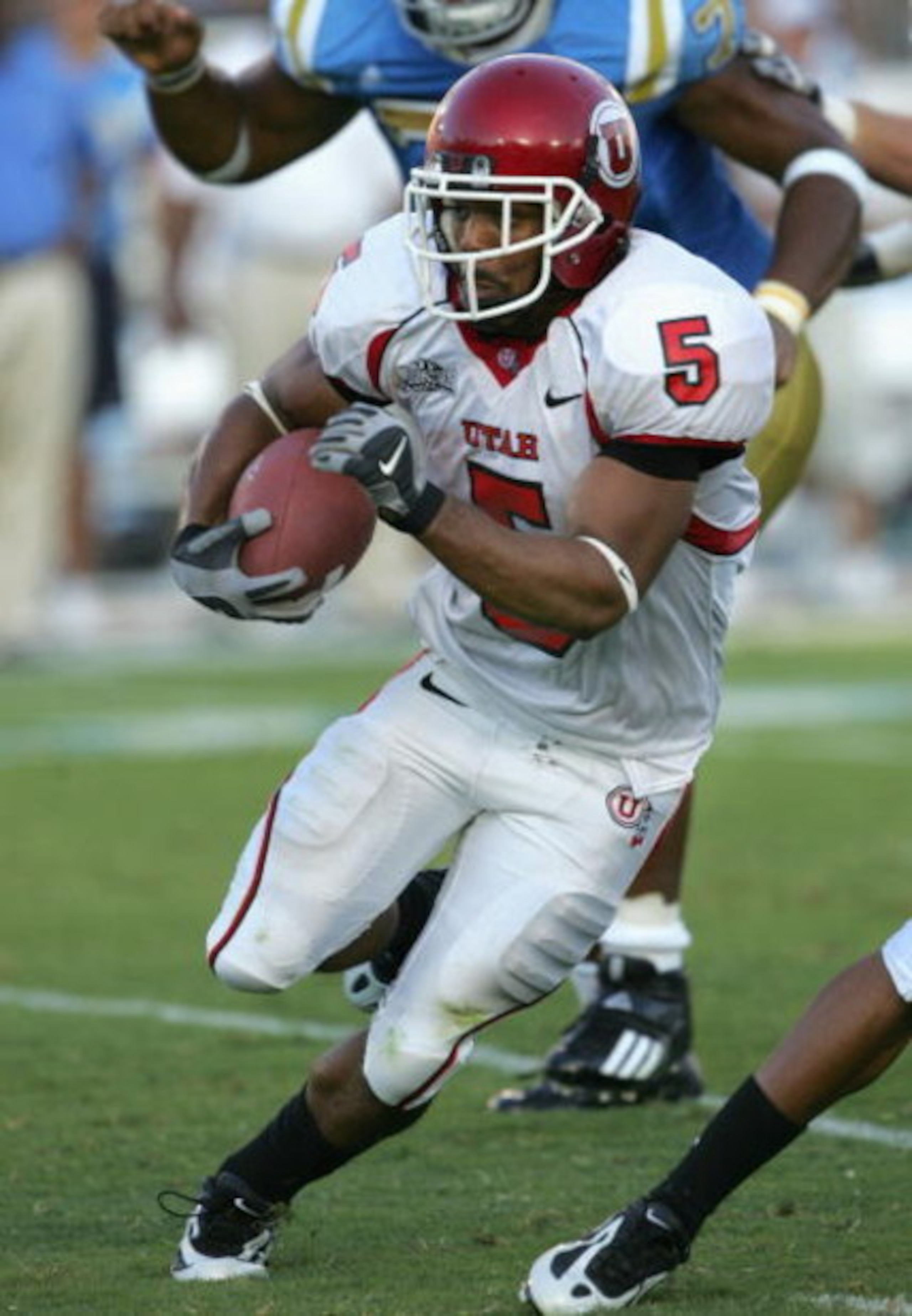 PASADENA, CA - SEPTEMBER 02:  Brent Casteel #5 of the Utah Utes runs with the ball against the UCLA Bruins during the college football game held on Septemeber 2, 2006 at the Rose Bowl in Pasadena, California. The Bruins defeated the Utes 31-10.  (Photo by