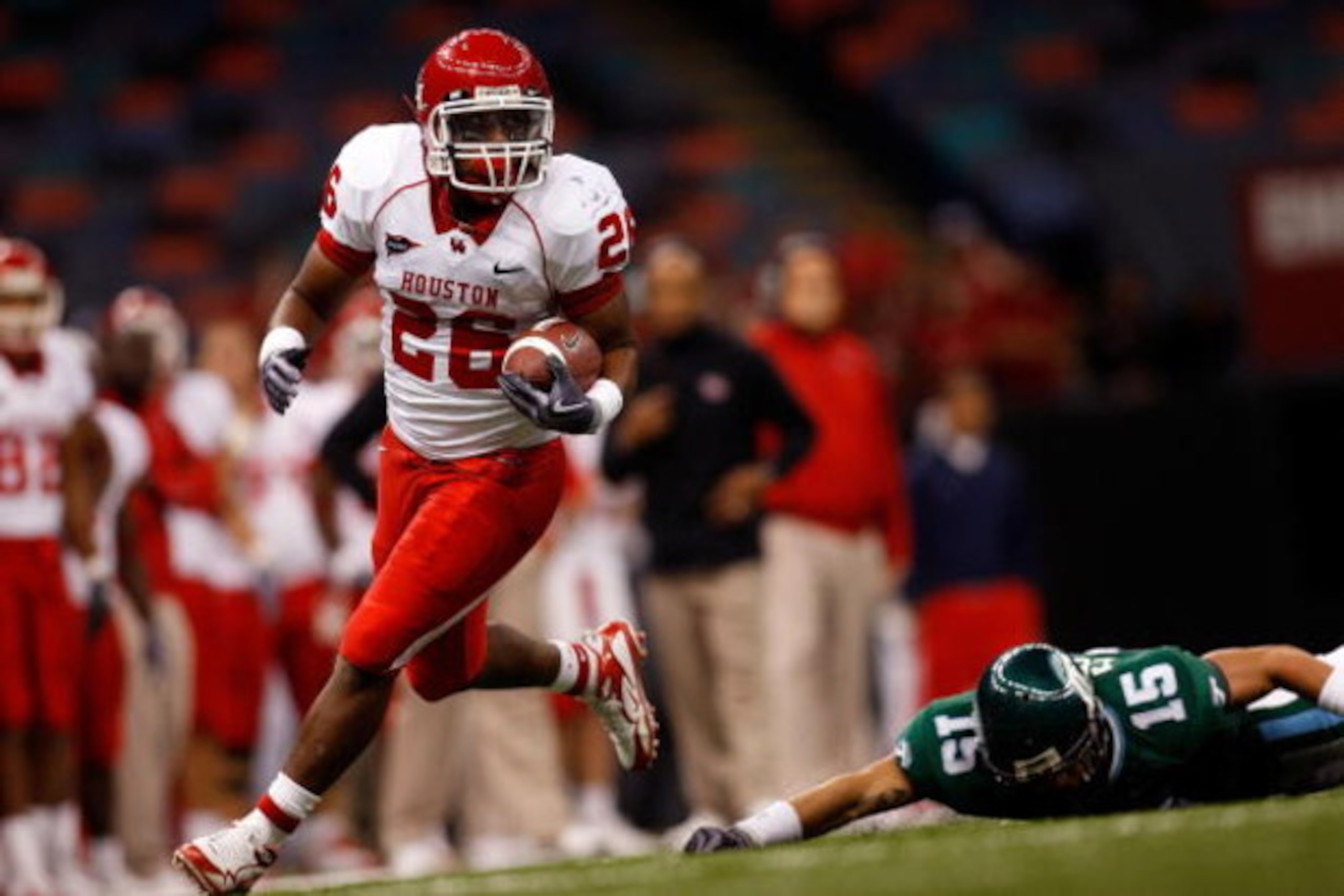 NEW ORLEANS - OCTOBER 17:  Chris Wilson #26 of the Houston Cougars runs past Taylor Echols #15 of the Tulane Green Wave at the Louisiana Superdome on October 17, 2009 in New Orleans, Louisiana. The Cougars defeated the Green Wave 44-16.  (Photo by Chris G