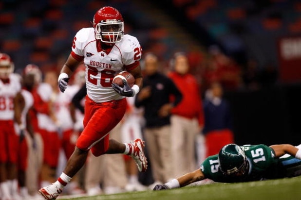 NEW ORLEANS - OCTOBER 17:  Chris Wilson #26 of the Houston Cougars runs past Taylor Echols #15 of the Tulane Green Wave at the Louisiana Superdome on October 17, 2009 in New Orleans, Louisiana. The Cougars defeated the Green Wave 44-16.  (Photo by Chris G