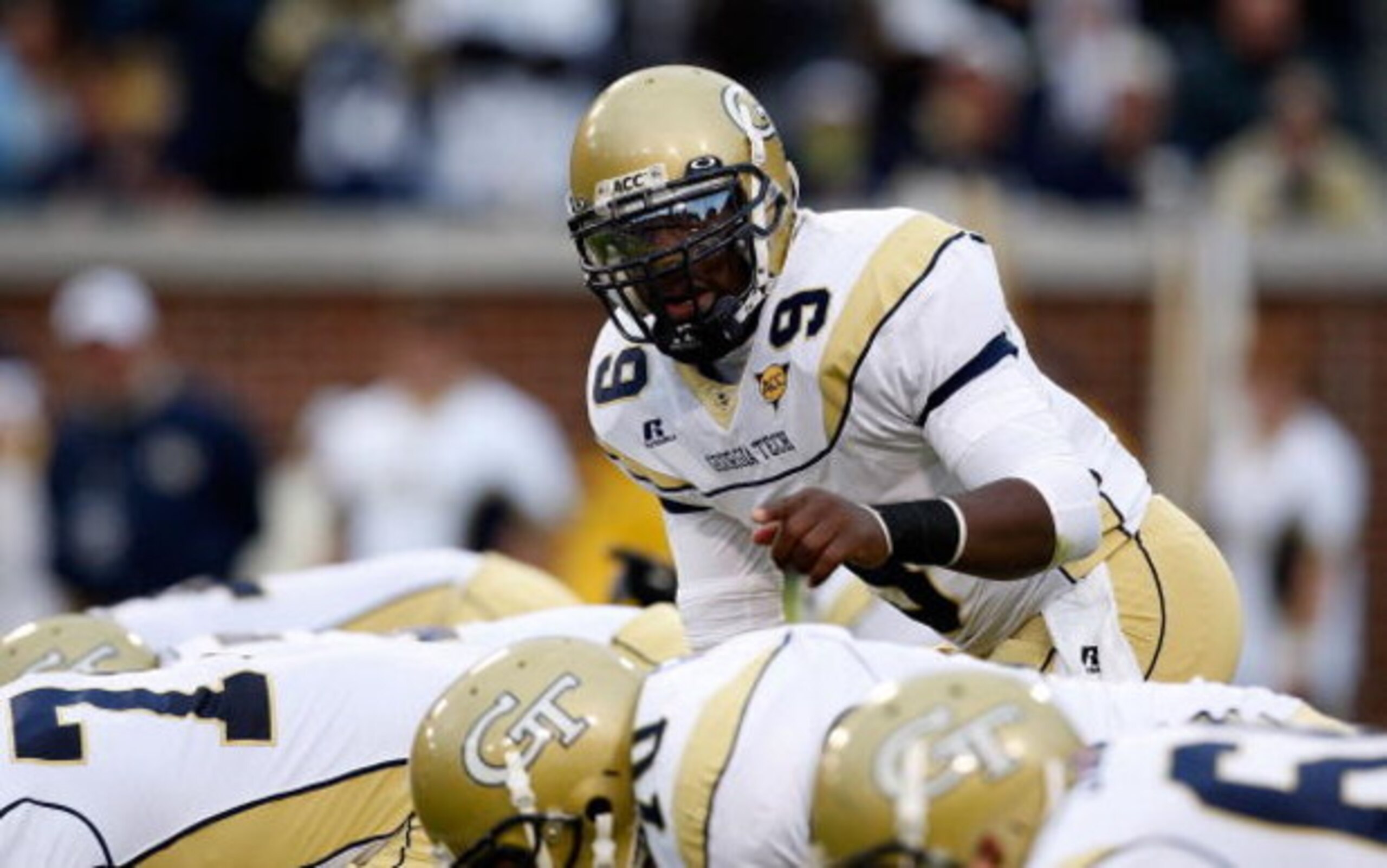 ATLANTA - OCTOBER 17:  Quarterback Josh Nesbitt #9 of the Georgia Tech Yellow Jackets against the Virginia Tech Hokies at Bobby Dodd Stadium on October 17, 2009 in Atlanta, Georgia.  (Photo by Kevin C. Cox/Getty Images)