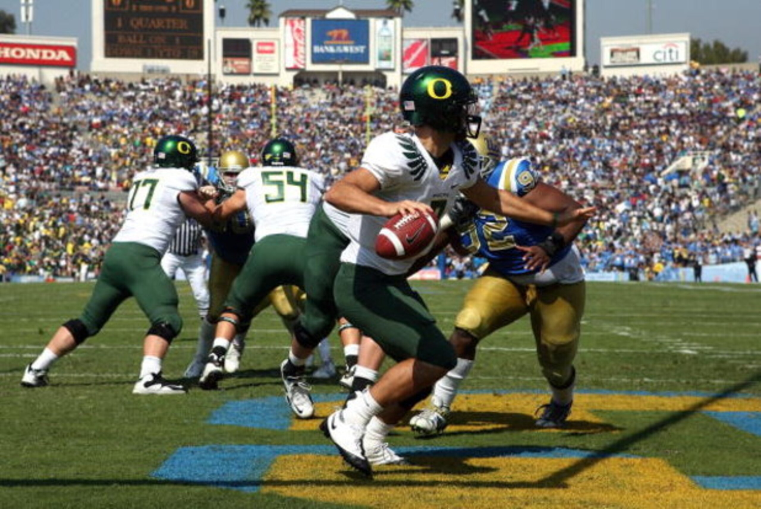 PASADENA, CA. - OCTOBER 10: Nate Costa #7 the Oregon Ducks  looks to pass in the third quarter against the UCLA Bruins on October 10, 2009 at the Rosebowl in Pasadena, California. The Ducks Defeated the Bruins 24-10 (Photo by Jacob De golish/Getty Images)