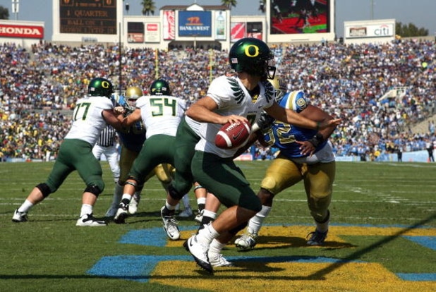 PASADENA, CA. - OCTOBER 10: Nate Costa #7 the Oregon Ducks  looks to pass in the third quarter against the UCLA Bruins on October 10, 2009 at the Rosebowl in Pasadena, California. The Ducks Defeated the Bruins 24-10 (Photo by Jacob De golish/Getty Images)