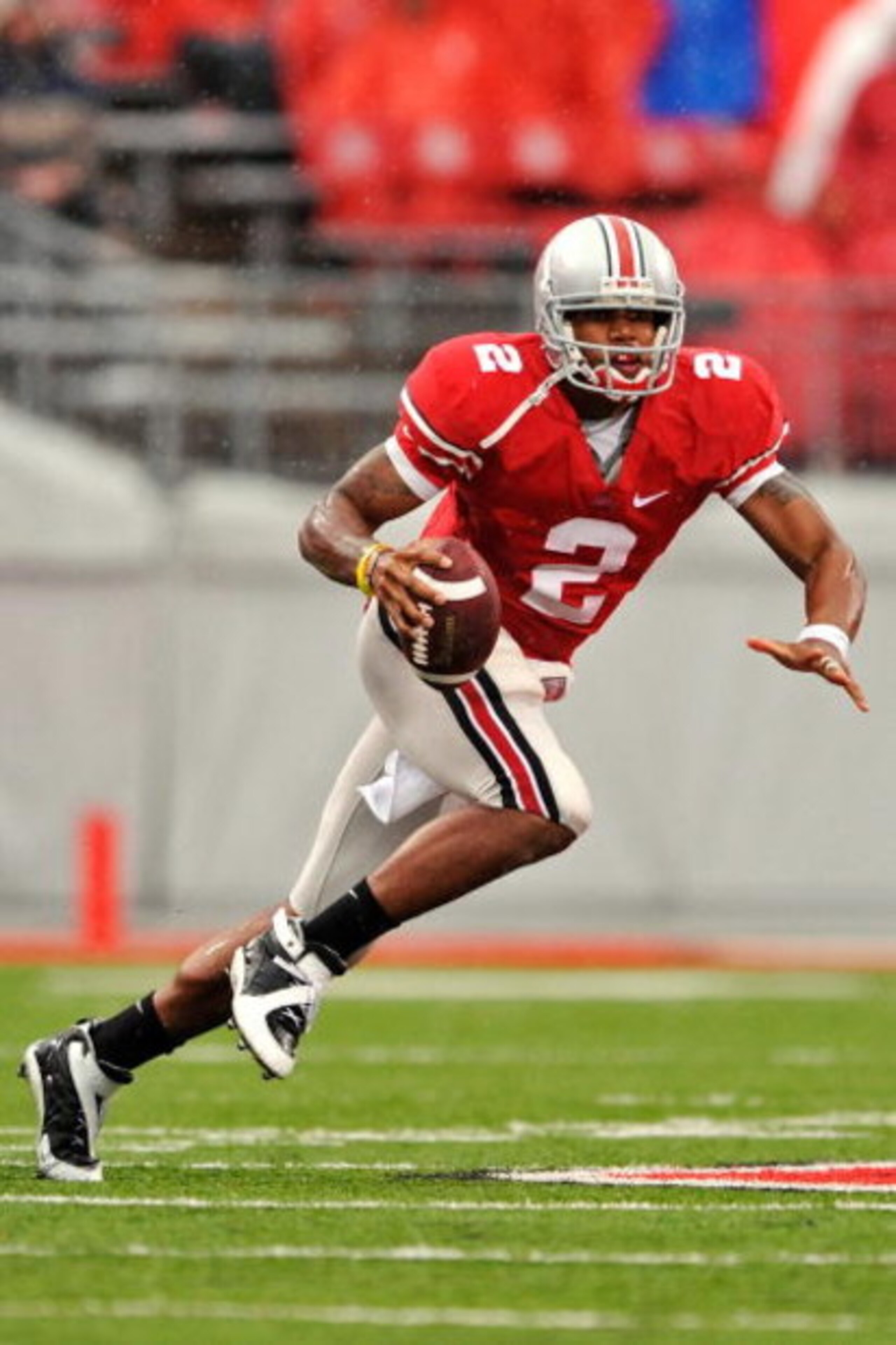 COLUMBUS, OH - SEPTEMBER 26: Quarterback Terrelle Pryor #2 of the Ohio State Buckeyes runs with the ball against the Illinois Fighting Illini at Ohio Stadium on September 26, 2009 in Columbus, Ohio. (Photo by Jamie Sabau/Getty Images) COLUMBUS, OH - SEPTEMBER 26: Quarterback Terrelle Pryor #2 of the Ohio State Buckeyes runs with the ball against the Illinois Fighting Illini at Ohio Stadium on September 26, 2009 in Columbus, Ohio. (Photo by Jamie Sabau/Getty Images)