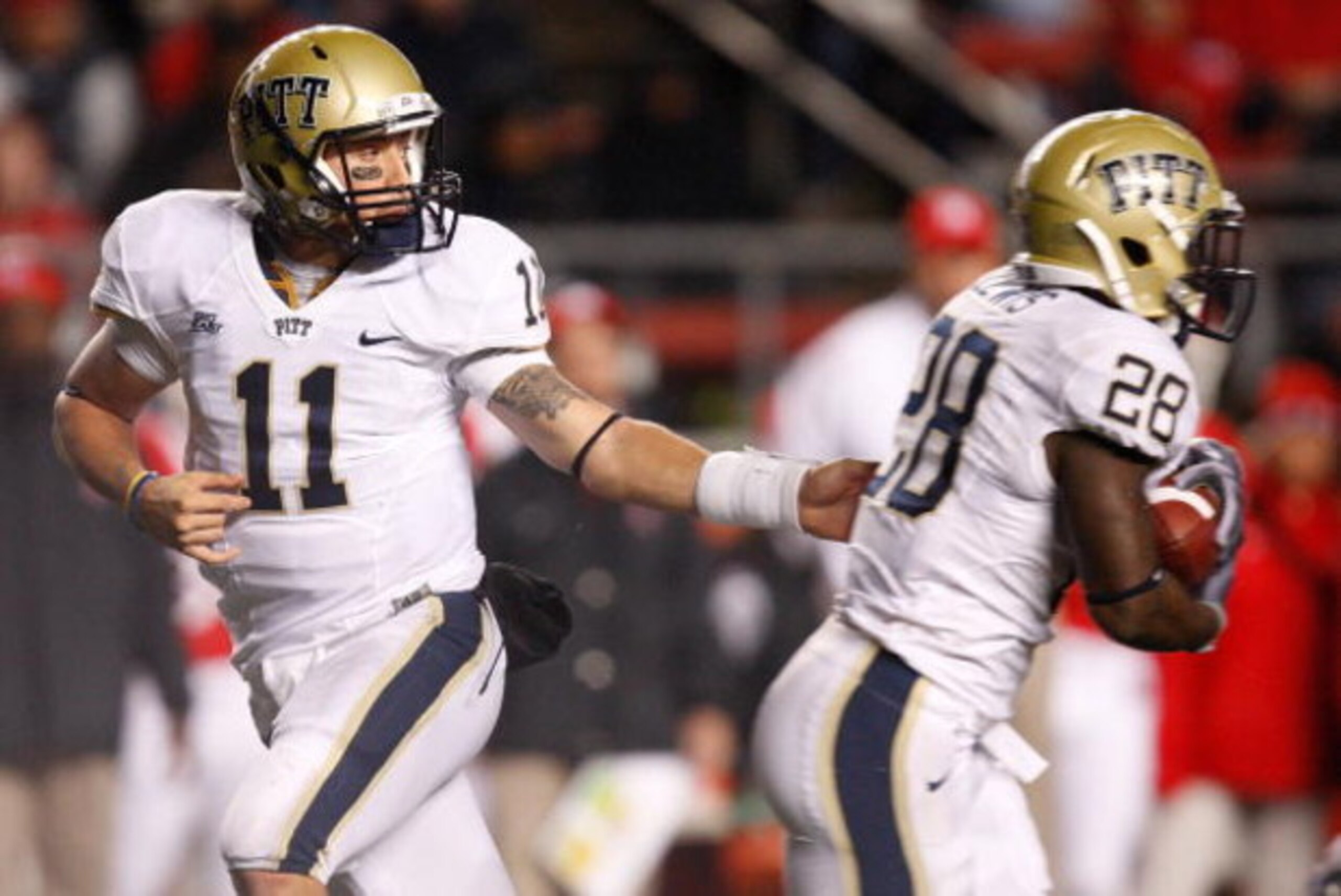 PISCATAWAY, NJ - OCTOBER 16: Bill Stull #11 hands the ball off to Dion Lewis #28 of the University of Pittsburgh Panthers against the Rutgers University Scarlett Knights on October 16, 2009 at Rutgers Stadium in Piscataway, New Jersey. (Photo by Jared Wi PISCATAWAY, NJ - OCTOBER 16: Bill Stull #11 hands the ball off to Dion Lewis #28 of the University of Pittsburgh Panthers against the Rutgers University Scarlett Knights on October 16, 2009 at Rutgers Stadium in Piscataway, New Jersey. (Photo by Jared Wi