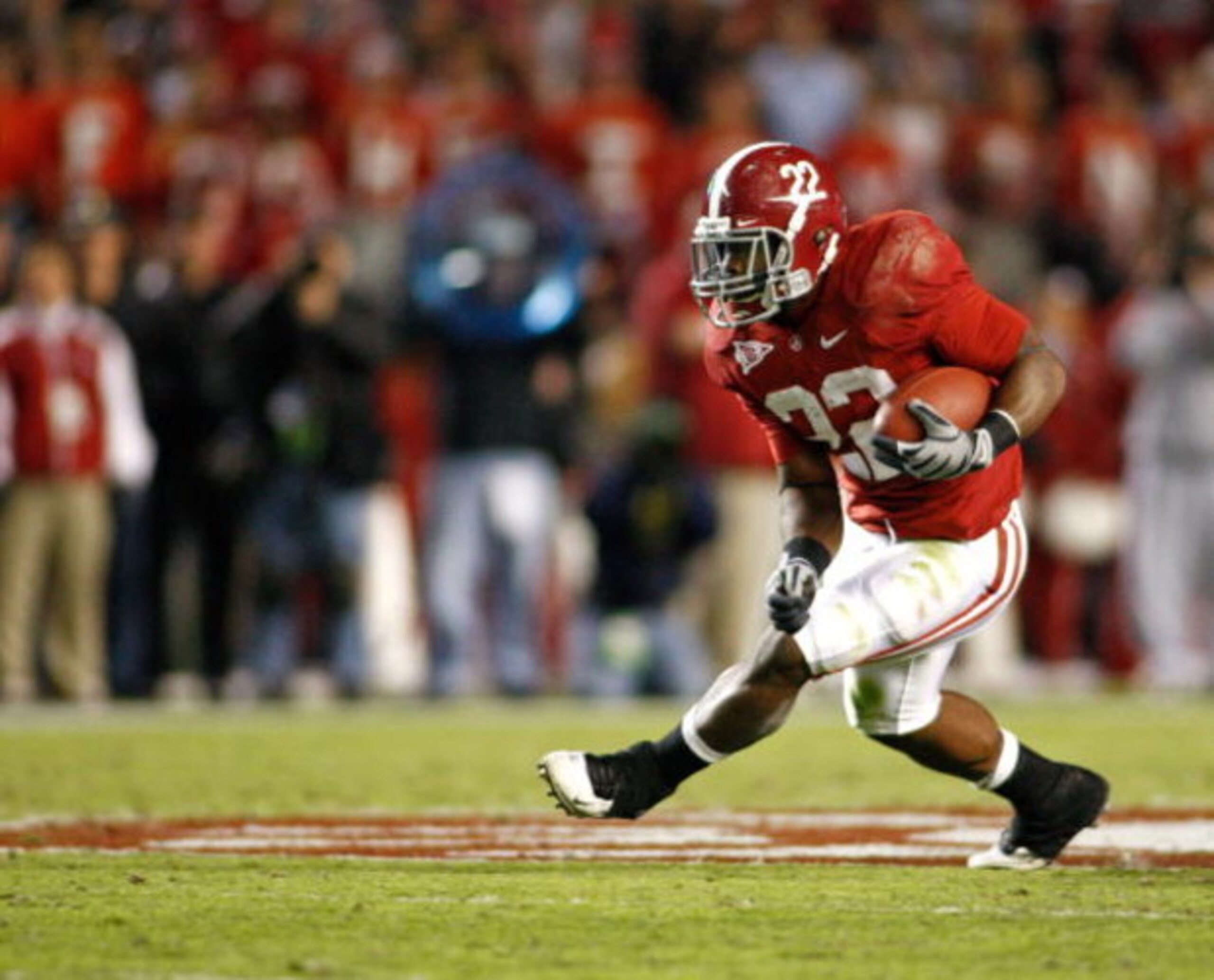 TUSCALOOSA - OCTOBER 17: Running back Mark Ingram #22 of the Alabama Crimson Tide ran for 246 yards and a touchdown during the game against the South Carolina Gamecocks at Bryant-Denny Stadium on October 17, 2009 in Tuscaloosa, Alabama. The Crimson Tide TUSCALOOSA - OCTOBER 17: Running back Mark Ingram #22 of the Alabama Crimson Tide ran for 246 yards and a touchdown during the game against the South Carolina Gamecocks at Bryant-Denny Stadium on October 17, 2009 in Tuscaloosa, Alabama. The Crimson Tide