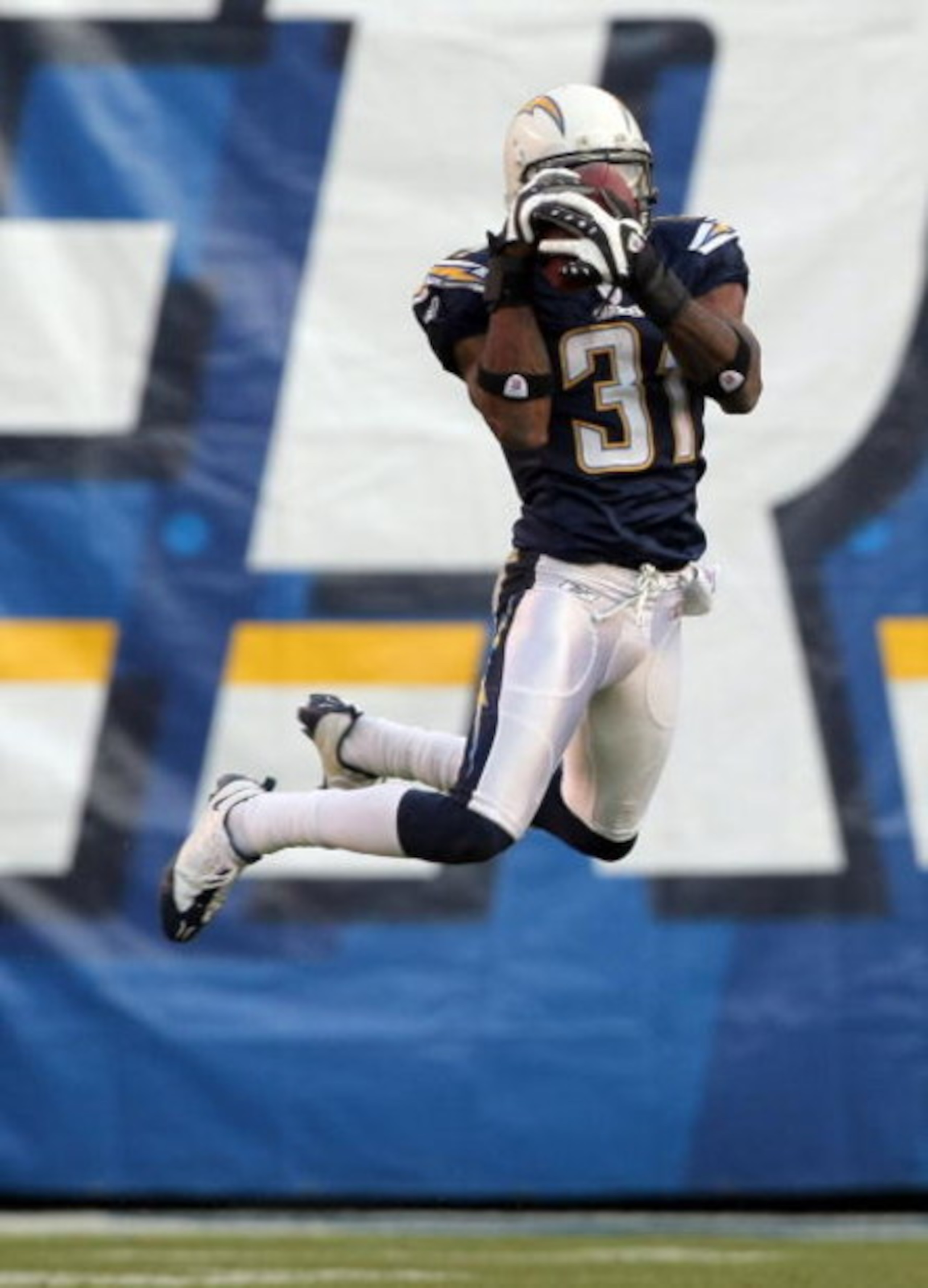 SAN DIEGO - DECEMBER 16:  Antonio Cromartie #31 of the San Diego Chargers makes an interception against the Detroit Lions during the fourth quarter at Qualcomm Stadium December 16, 2007 in San Diego California.  (Photo by Harry How/Getty Images)
