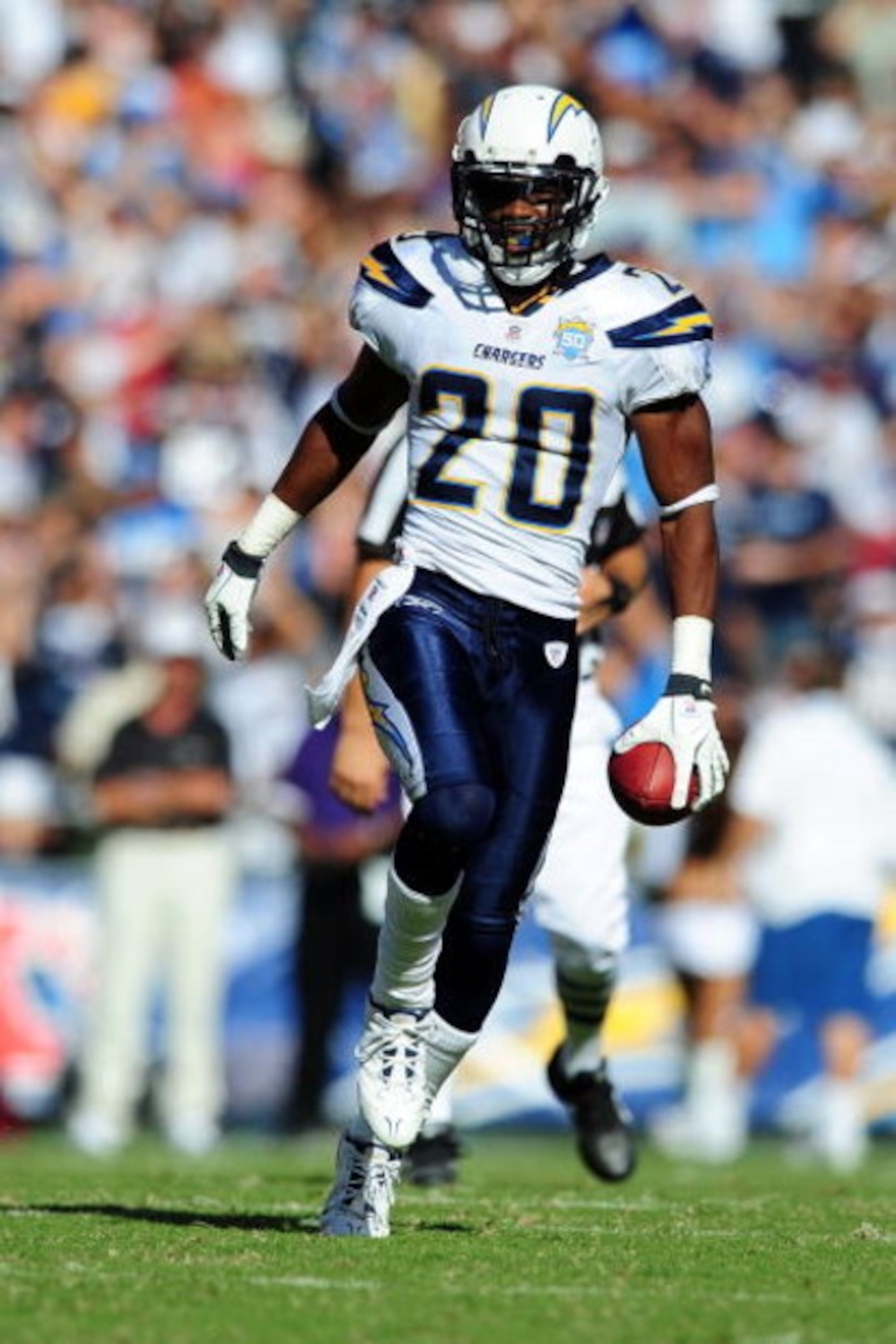SAN DIEGO - SEPTEMBER 20: Antoine Cason #20 of the San Diego Chargers Celebrates a great play against the Baltimore Ravens at Qualcomm Stadium on September 20, 2009 in San Diego, California.  (Photo by Jacob de Golish/Getty Images)