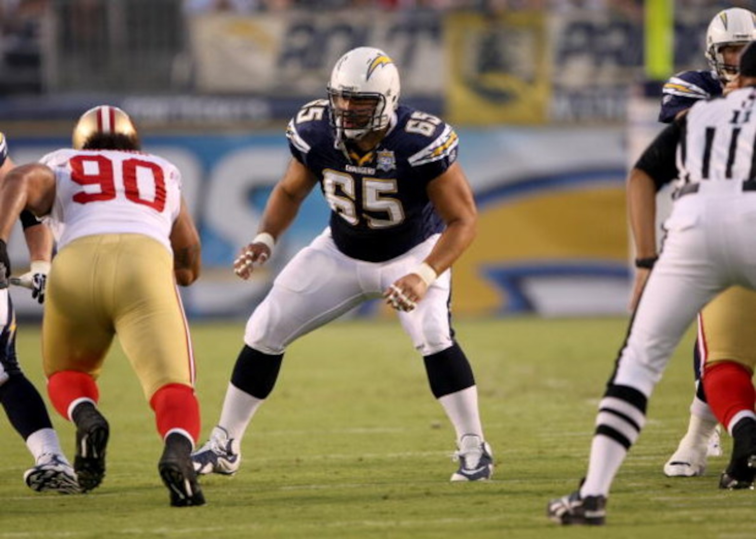 SAN DIEGO - SEPTEMBER 04:  Guard Louis Vasquez #65 of the San Diego Chargers blocks against the San Francisco 49ers on September 4, 2009 at Qualcomm Stadium in San Diego, California.   The Chrgers won 26-7.  (Photo by Stephen Dunn/Getty Images)