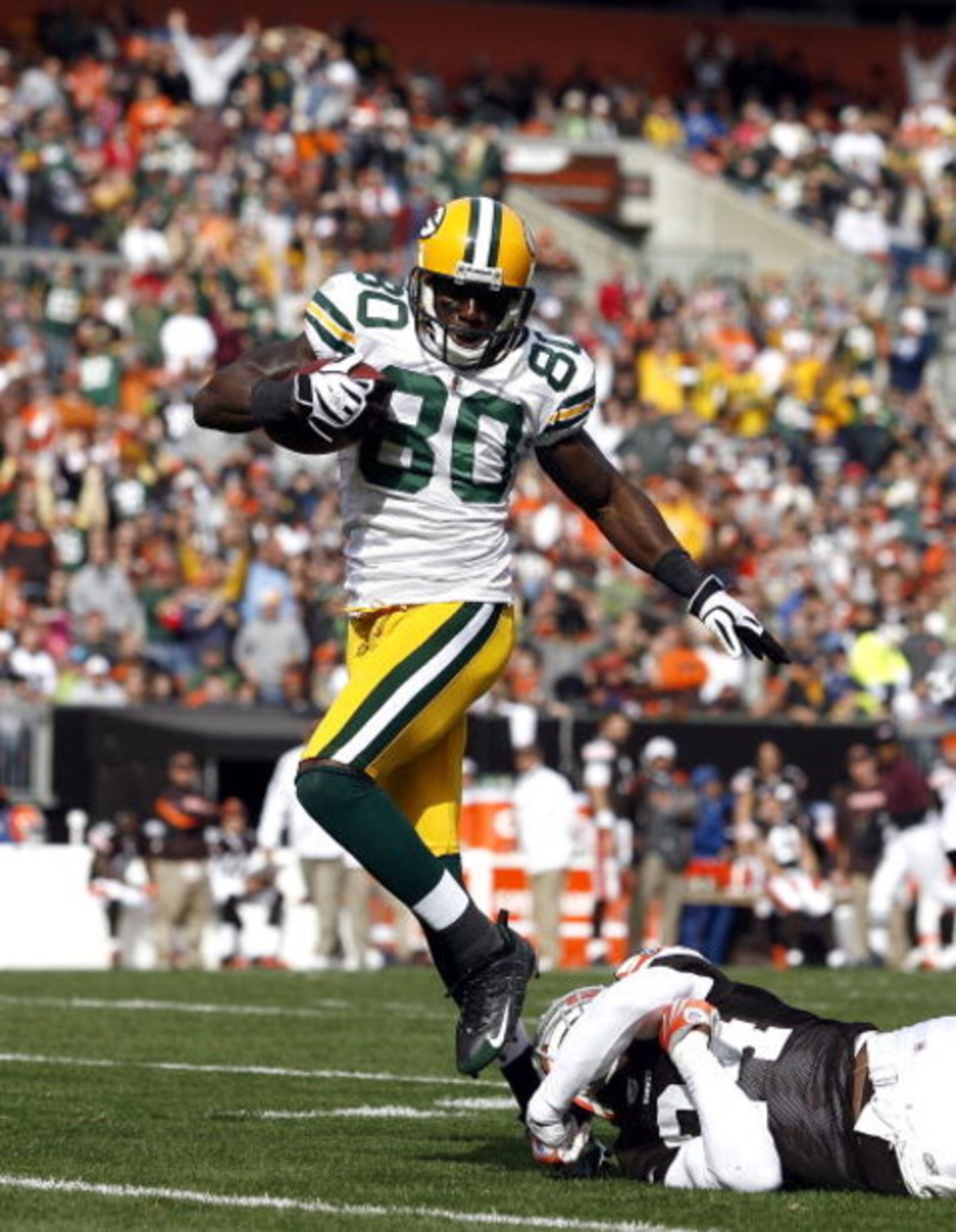 CLEVELAND, OH - OCTOBER 25:  Donald Driver #80 of the Green Bay Packers scores a touchdown in front of Brodney Pool #21 of the Cleveland Browns at Cleveland Browns Stadium on October 25, 2009 in Cleveland, Ohio.  (Photo by Matt Sullivan/Getty Images)