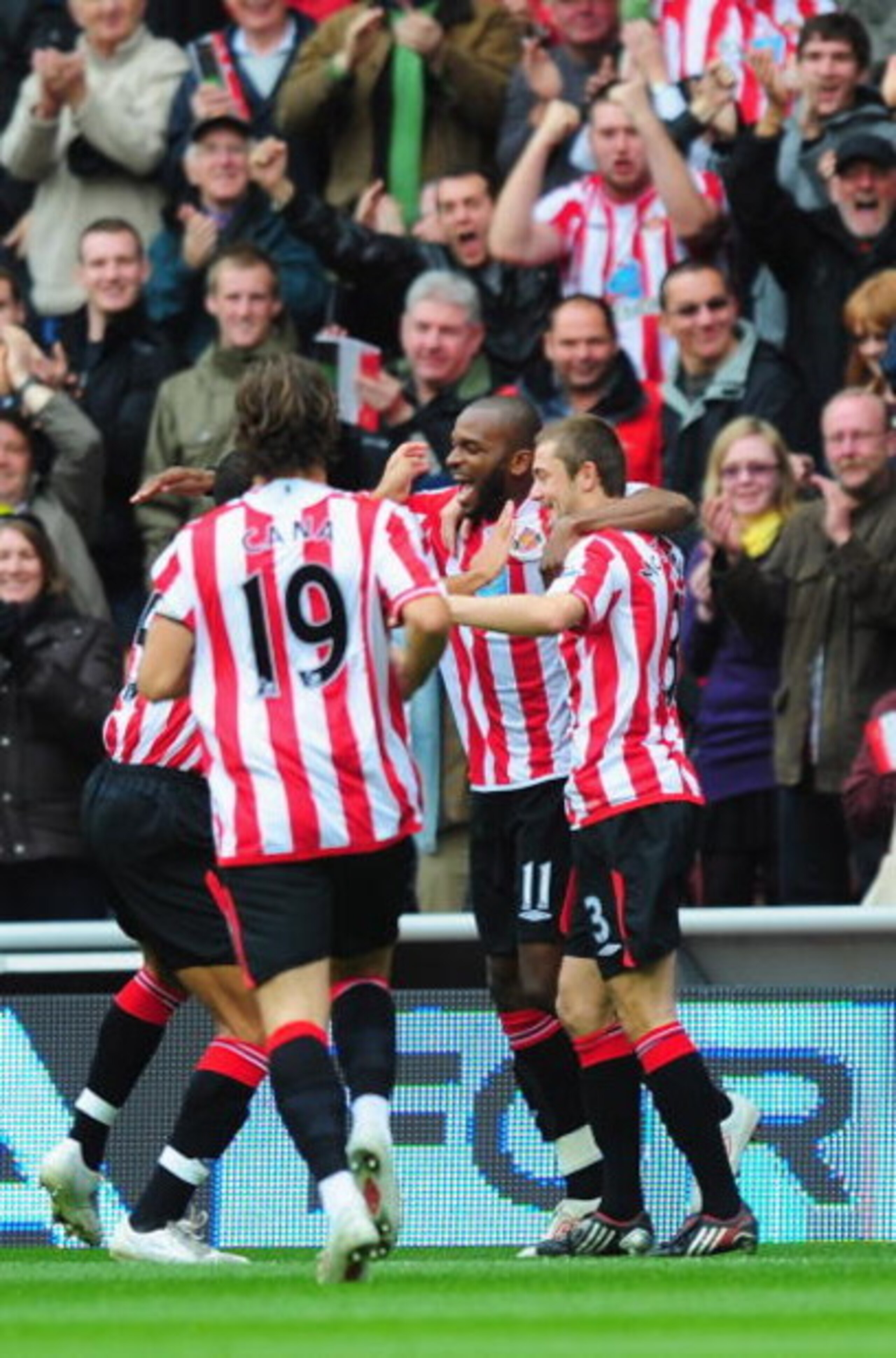 SUNDERLAND, ENGLAND - OCTOBER 17:  Darren Bent of Sunderland celebrates with team mates after scoring during the Barclays Premier League match between Sunderland and  Liverpool at the Stadium of Light on October 17, 2009 in Sunderland, England.  (Photo by