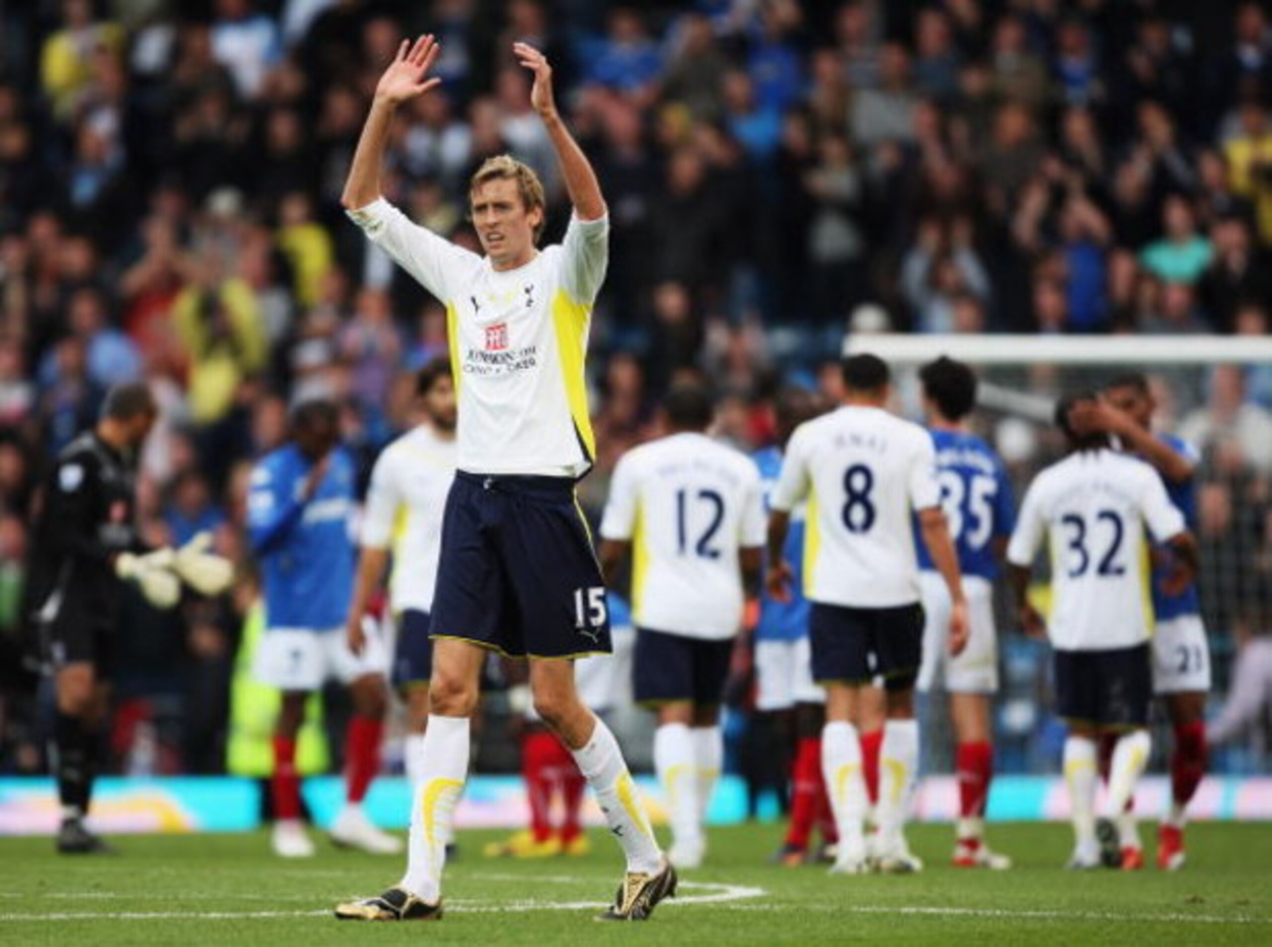 PORTSMOUTH, ENGLAND - OCTOBER 17:  Peter Crouch of Tottenham Hotspur waves to fans after the Barclays Premier League match between Portsmouth and Tottenham Hotspur at Fratton Park on October 17, 2009 in Portsmouth, England.  (Photo by Bryn Lennon/Getty Im