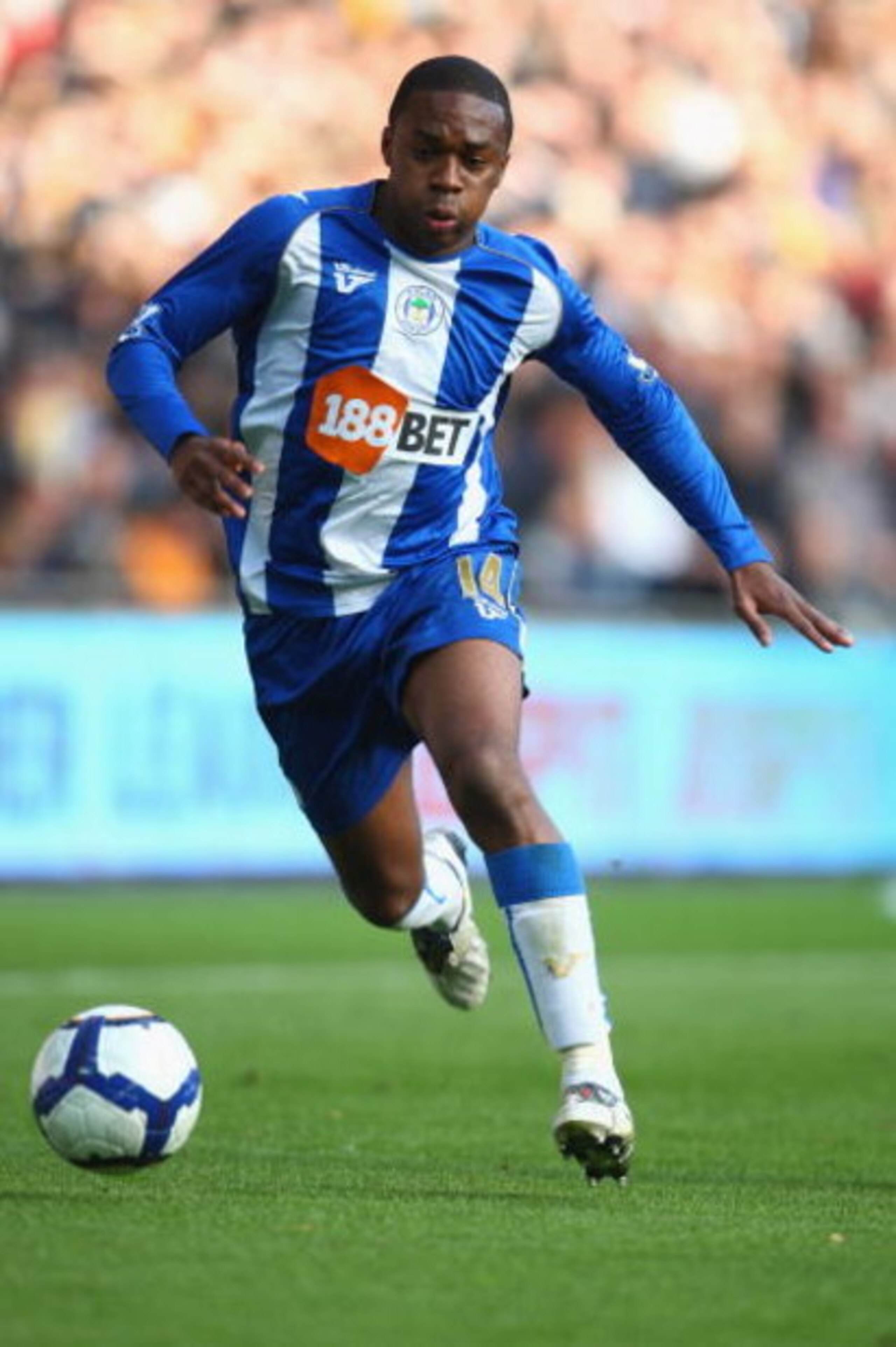HULL, ENGLAND - OCTOBER 03:  Charles N Zogbia of Wigan in action during the Barclays Premier League match between Hull City and Wigan Athletic at KC Stadium on October 3, 2009 in Hull, England.  (Photo by Jamie McDonald/Getty Images)