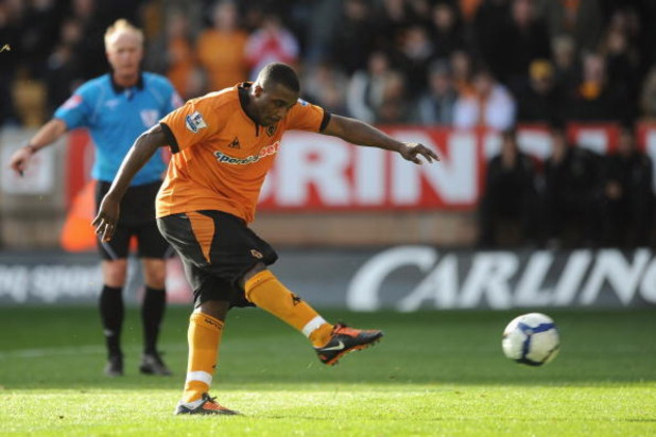 WOLVERHAMPTON, ENGLAND - OCTOBER 24:  Sylvan Ebanks-Blake of Wolves fires home the equaliser from the penalty spot during the Barclays Premier League match between Wolverhampton Wanderers and Aston Villa at Molineux on October 24, 2009 in Wolverhampton, E