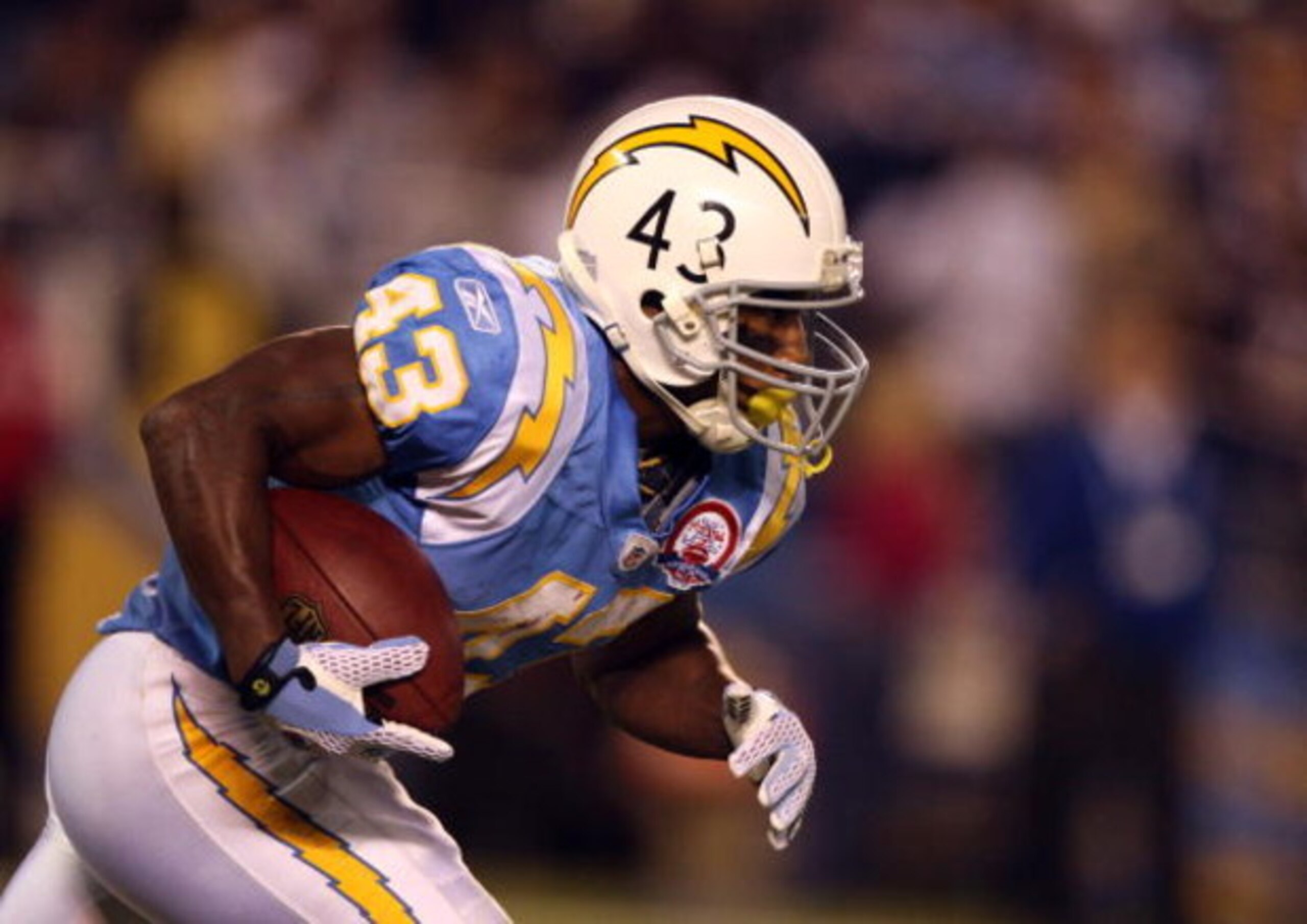 SAN DIEGO, CA - OCTOBER 19:  Darren Sproles #43 of the San Diego Chargers returns a kick against the Denver Broncos during Monday Night Football on October 19, 2009 at Qualcomm Stadium in San Diego, California. (Photo by Donald Miralle/Getty Images)