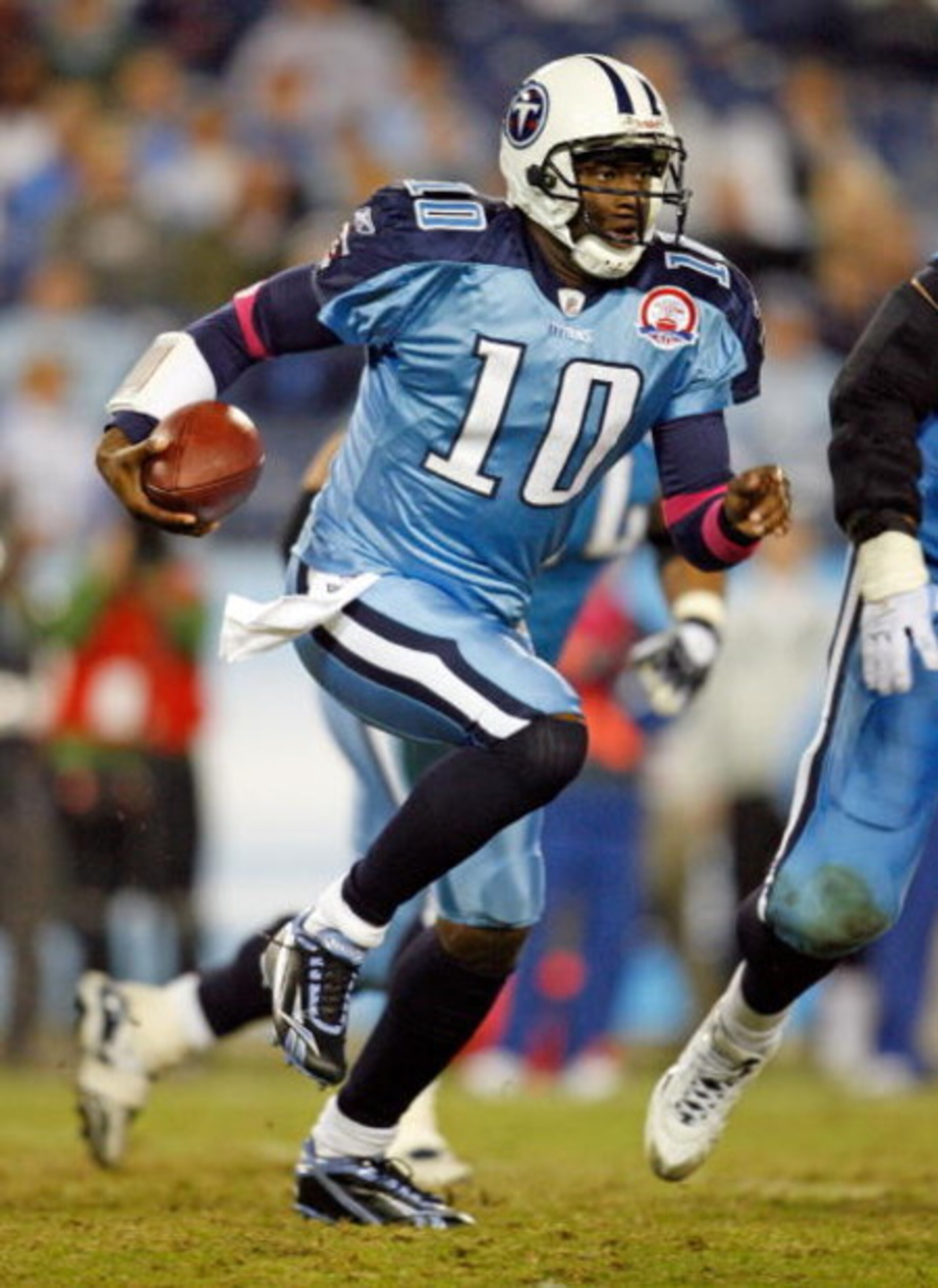 NASHVILLE, TN - OCTOBER 11:  Vince Young #10 of the Tennessee Titans runs with the ball during the NFL game against the Indianapolis Colts at LP Field on October 11, 2009 in Nashville, Tennessee.  (Photo by Andy Lyons/Getty Images)