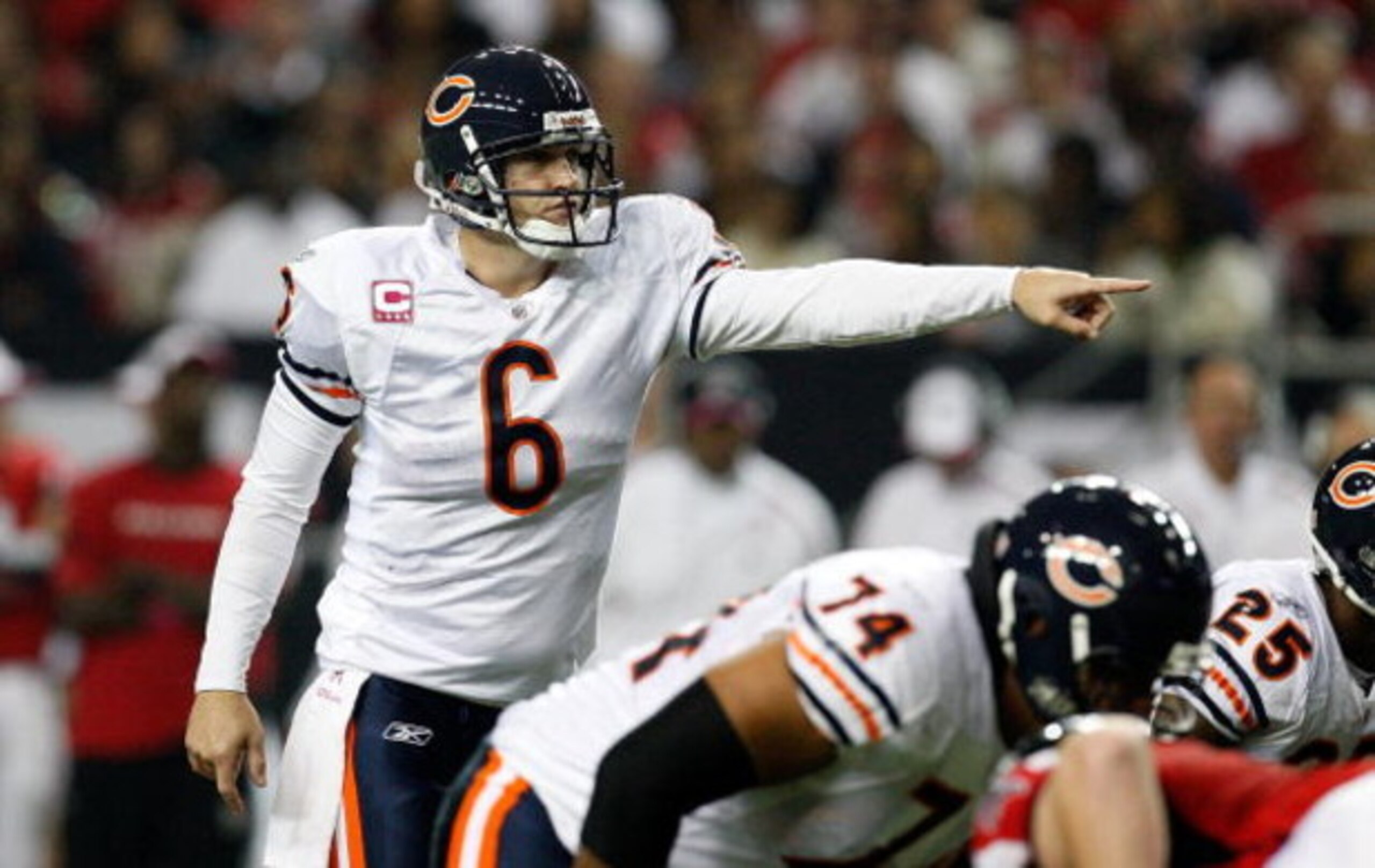 ATLANTA - OCTOBER 18:  Quarterback Jay Cutler #6 of the Chicago Bears against the Atlanta Falcons at Georgia Dome on October 18, 2009 in Atlanta, Georgia.  (Photo by Kevin C. Cox/Getty Images)