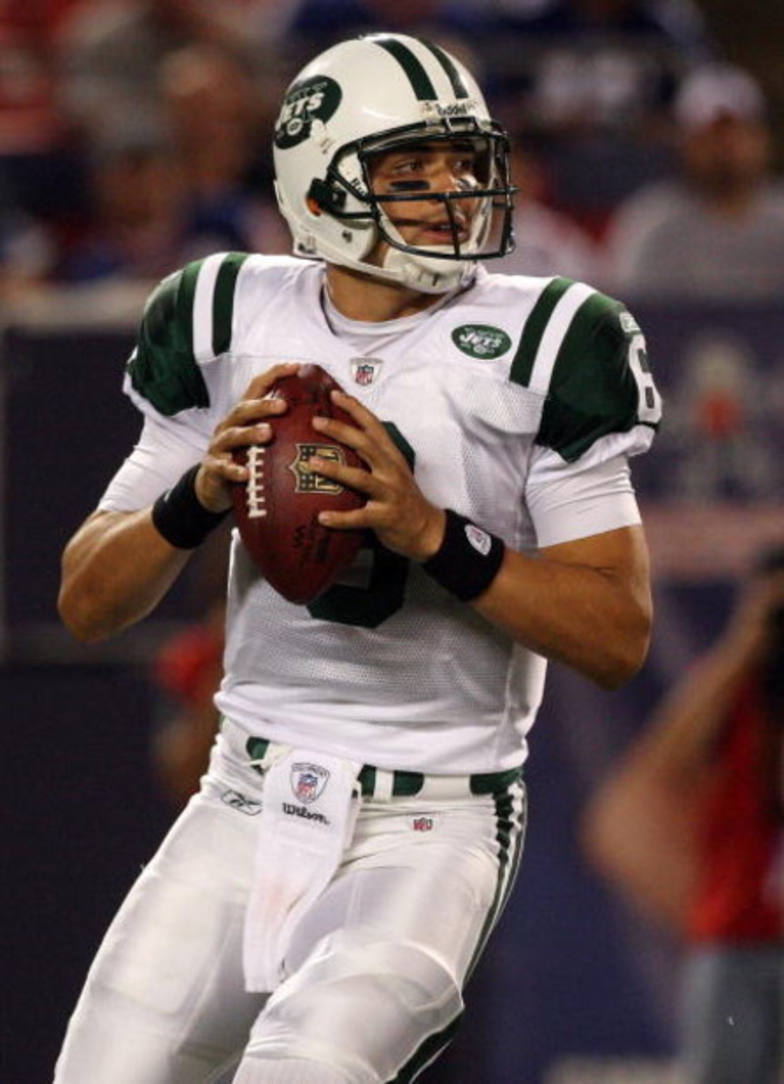EAST RUTHERFORD, NJ - AUGUST 29:  Mark Sanchez #6 of the New York Jets throws a pass against the New York Giants on August 29, 2009 at Giants Stadium in East Rutherford, New Jersey.  (Photo by Jim McIsaac/Getty Images)
