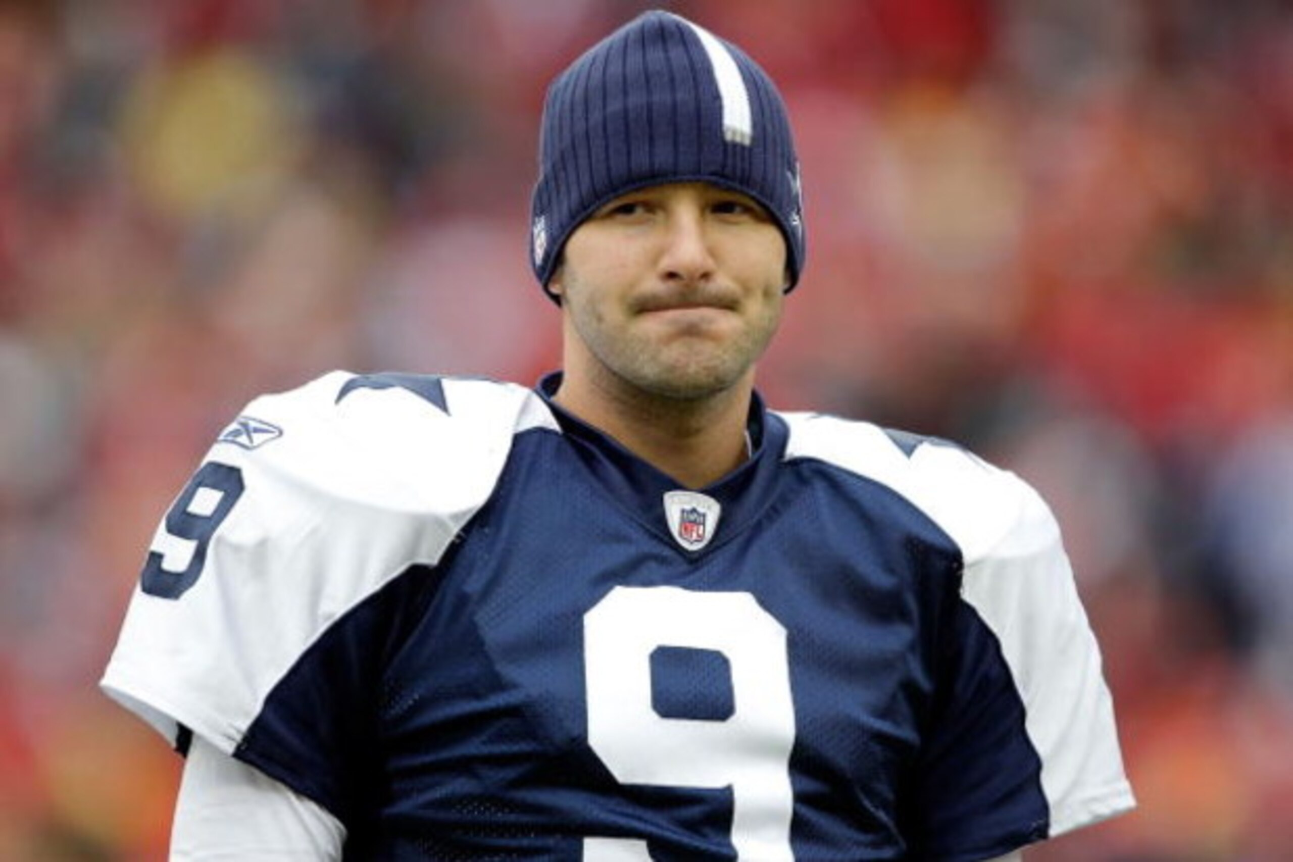 KANSAS CITY, MO - OCTOBER 11:  Quarterback Tony Romo #9 of the Dallas Cowboys warms-up prior to the start of the game against the Kansas City Chiefs on October 11, 2009 at Arrowhead Stadium in Kansas City, Missouri.  (Photo by Jamie Squire/Getty Images)