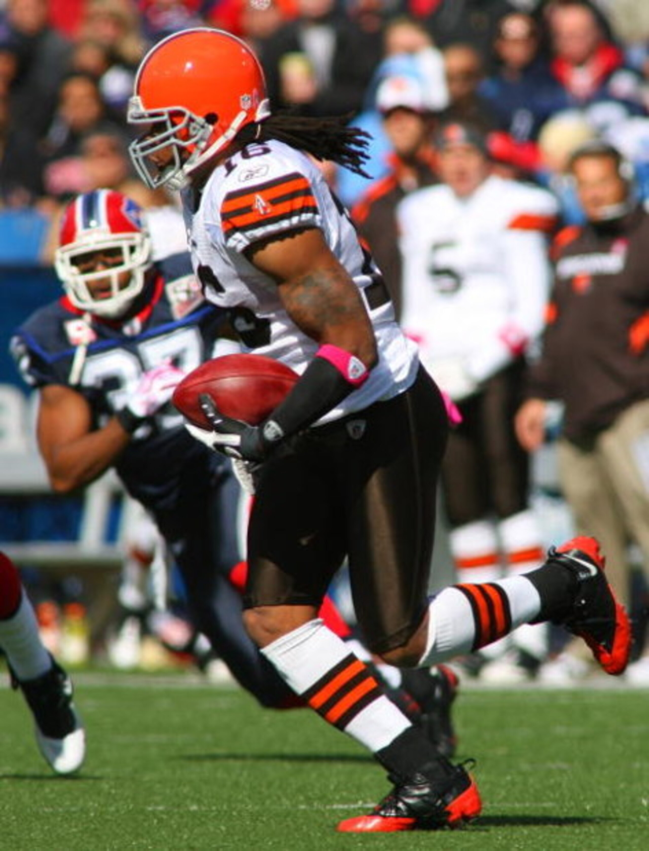 ORCHARD PARK, NY - OCTOBER 11:  Josh Cribbs #16 of the Cleveland Browns runs the ball for yardage during their NFL game against the Buffalo Bills at Ralph Wilson Stadium on October 11, 2009 in Orchard Park, New York. The Browns defeated the Bills 6-3. (Ph