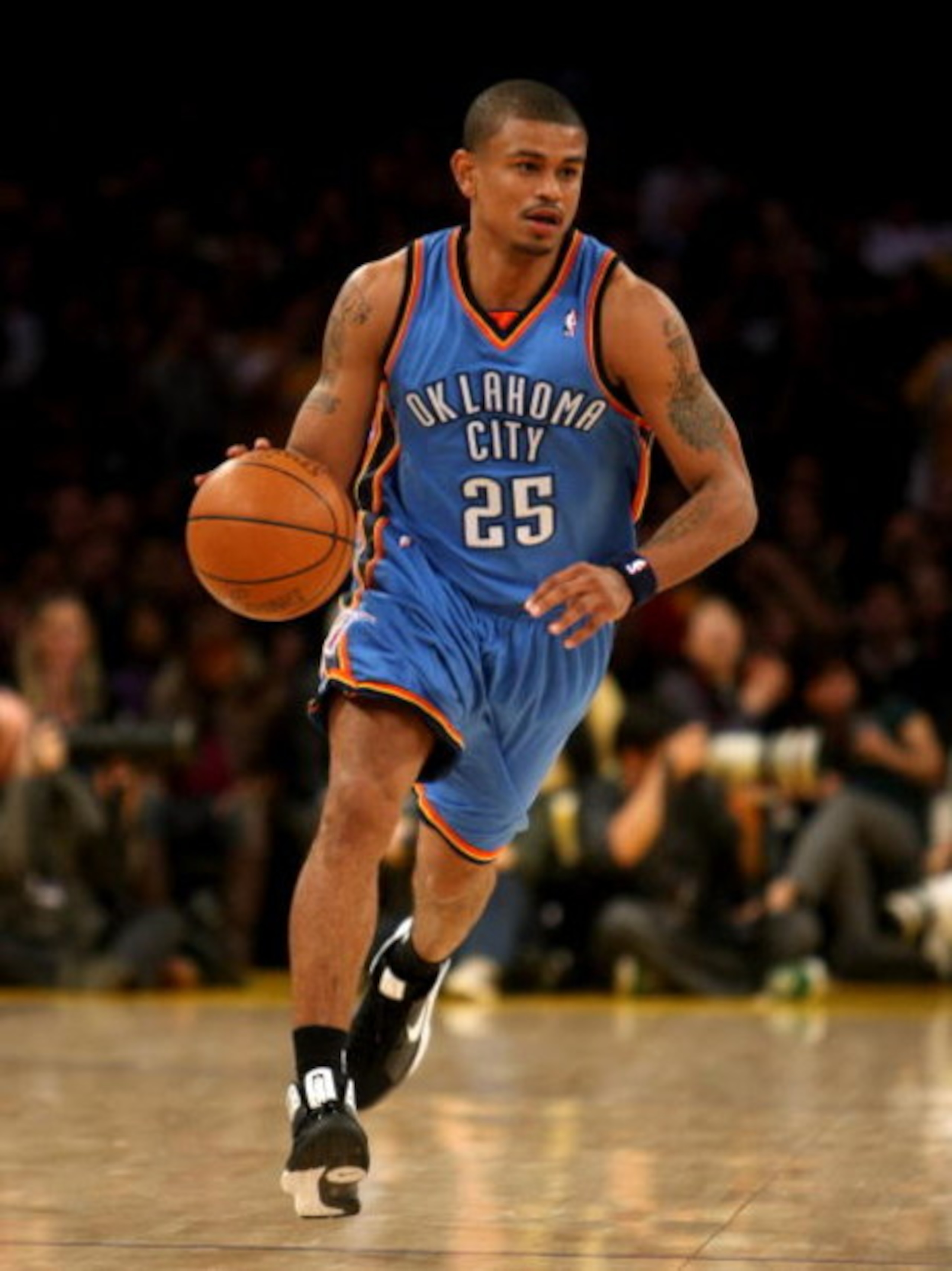 LOS ANGELES - FEBRUARY 10: Earl Watson #25 of the Oklahoma City Thunder brings the ball upcourt against the Los Angeles Lakers on February 10, 2009 at Staples Center in Los Angeles, California.  The Lakers won 105-98.   NOTE TO USER: User expressly acknow