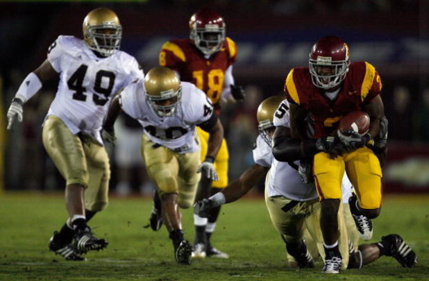 LOS ANGELES, CA - NOVEMBER 29:  C.J. Gable #2 of the USC Trojans tries to break from the Notre Dame Fighting Irish defense during the quarter at the Coliseum on November 29, 2008 in Los Angeles, California.  (Photo by Harry How/Getty Images)