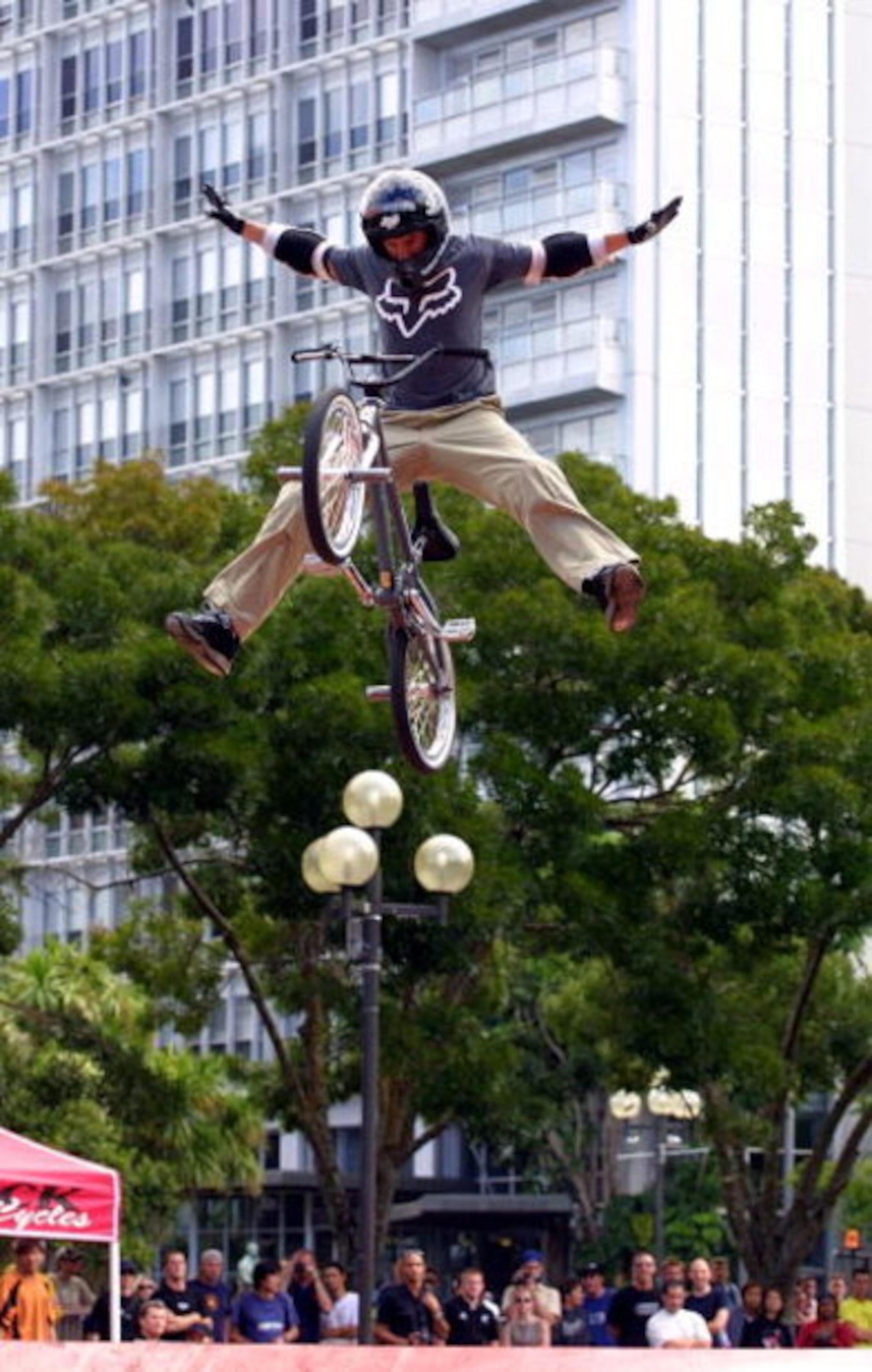 AUCKLAND, NEW ZEALAND - FEBRUARY 20:  Haro BMX rider Dave Mirra from Greenvile USA in action at a BMX demonstration at Aotea square ahead of this weekend extreme sports event in Hamilton, Wednesday.  (Photo by Michael Bradley/Getty Images)