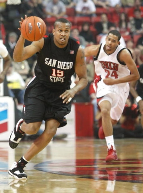 LAS VEGAS - FEBRUARY 03:  Kyle Spain #15 of the San Diego State Aztecs goes on a fast break ahead of Rene Rougeau #24 of the UNLV Rebels during the first half of their game at the Thomas & Mack Center February 3, 2009 in Las Vegas, Nevada. The Aztecs won 