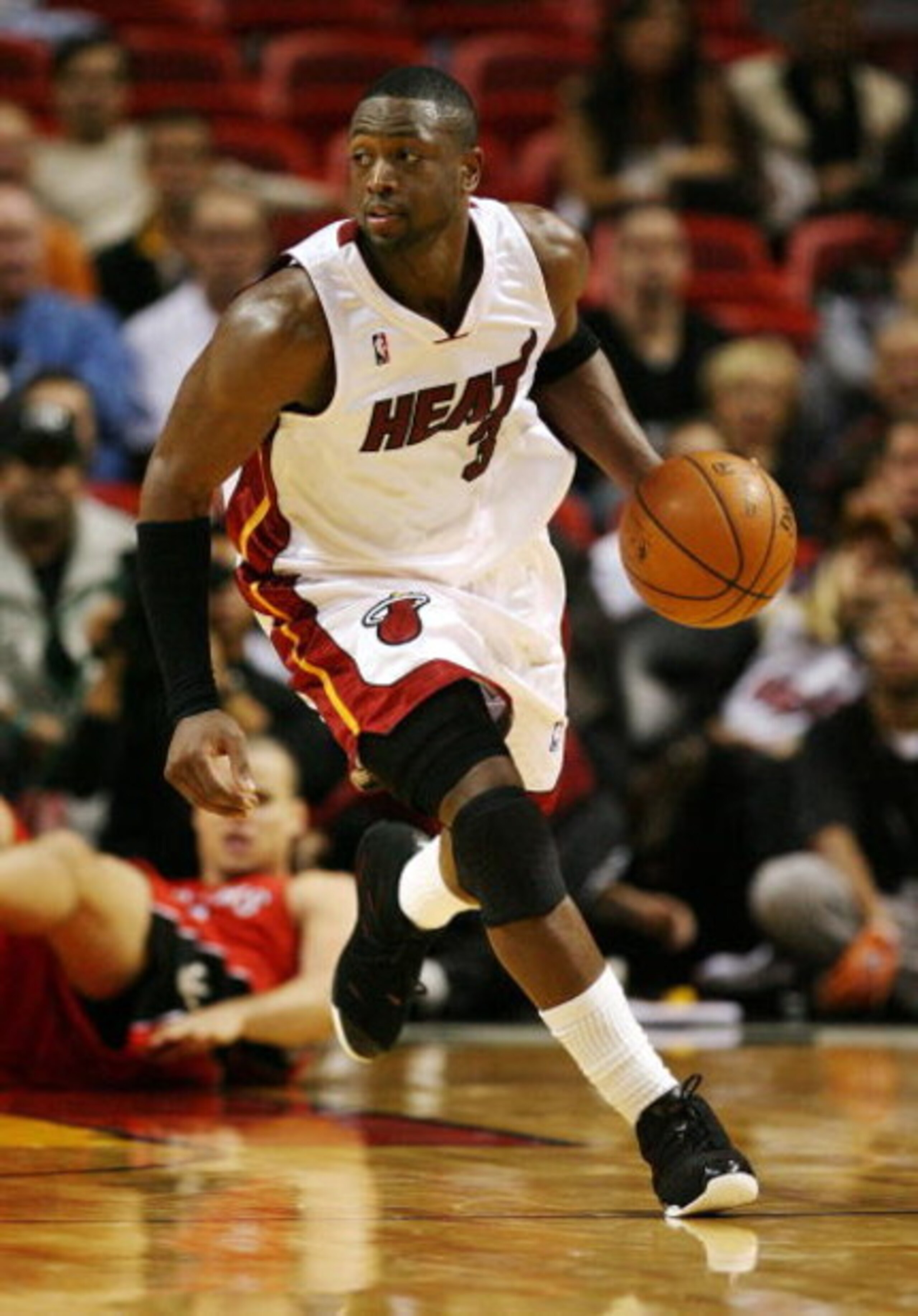 MIAMI - NOVEMBER 19:  Dwyane Wade #3 of the Miami Heat brings the ball up court against the Toronto Raptors at American Airlines Arena on November 19, 2008 in Miami, Florida. The Raptors defeated the Heat 101-95. NOTE TO USER: User expressly acknowledges 