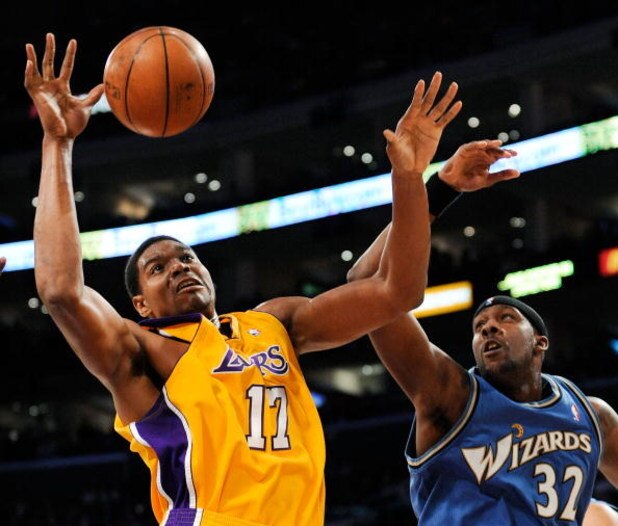 LOS ANGELES, CA - JANUARY 22:  Andrew Bynum #17 of the Los Angeles Lakers controls the ball against Andray Blatche #32 of the Washington Wizards during the first quarter January 22, 2009 at the Staples Center in Los Angeles, California. NOTE TO USER: User