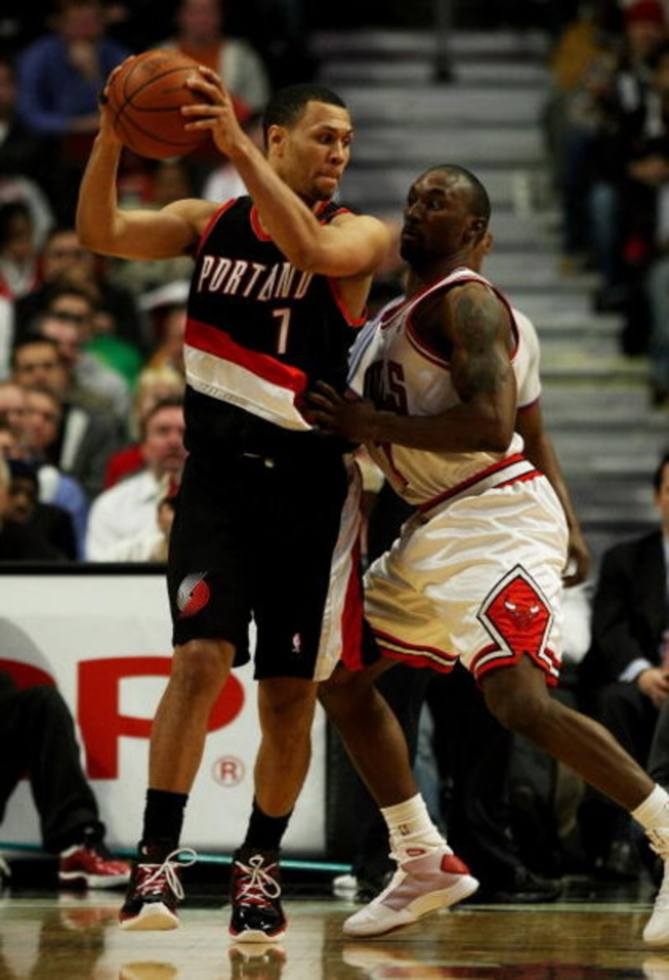CHICAGO - JANUARY 12: Brandon Roy #7 of the Portland Trail Blazers moves against Ben Gordon #7 of the Chicago Bulls on January 12, 2009 at the United Center in Chicago, Illinois. The Trail Blazers defeated the Bulls 109-95. NOTE TO USER: User expressly ac