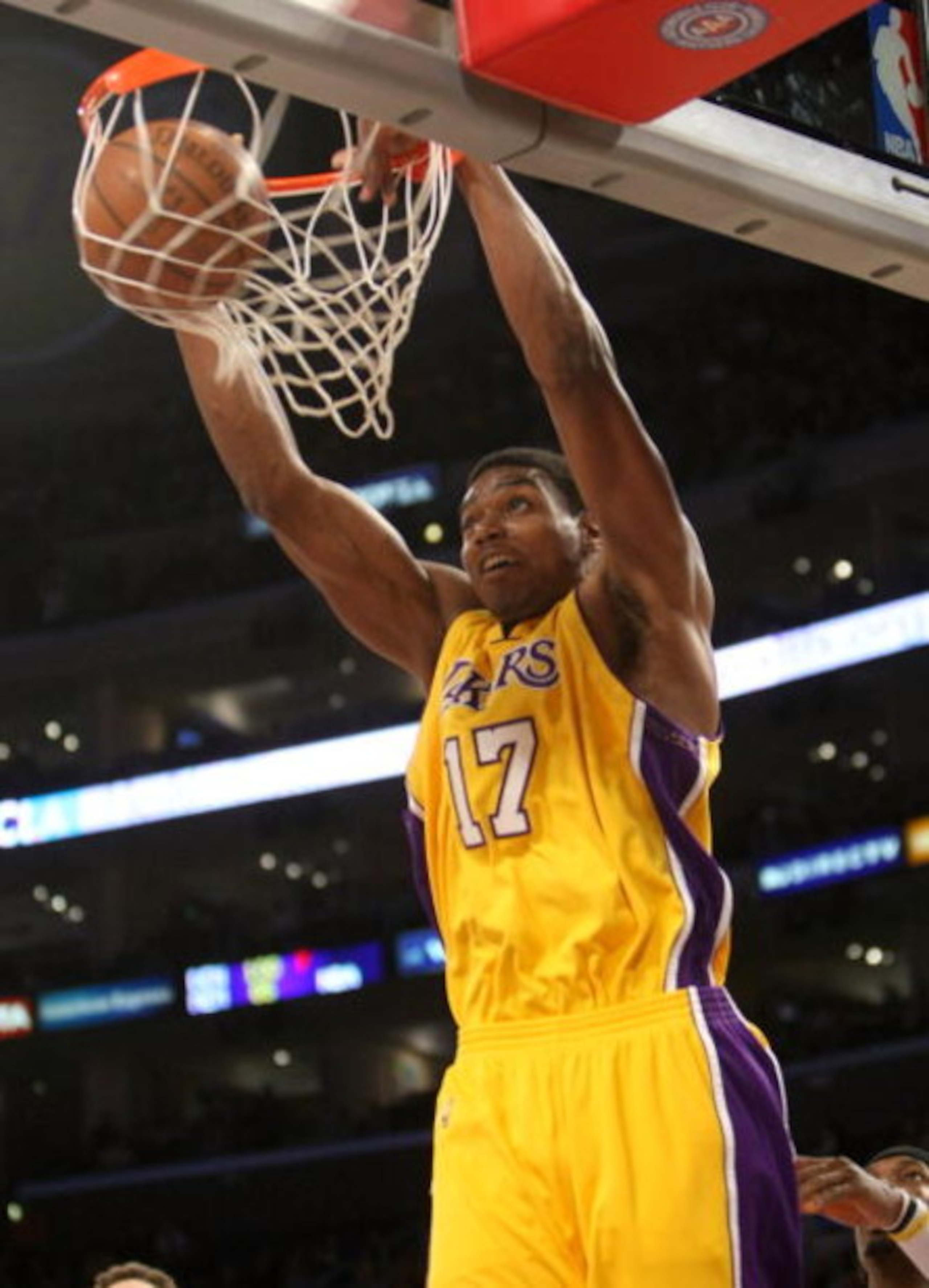 LOS ANGELES - JANUARY 27: Andrew Bynum #17 of the Los Angeles Lakers dunks against the Charlotte Bobcats on January 27, 2009 at Staples Center in Los Angeles, California.   NOTE TO USER: User expressly acknowledges and agrees that, by downloading and/or u