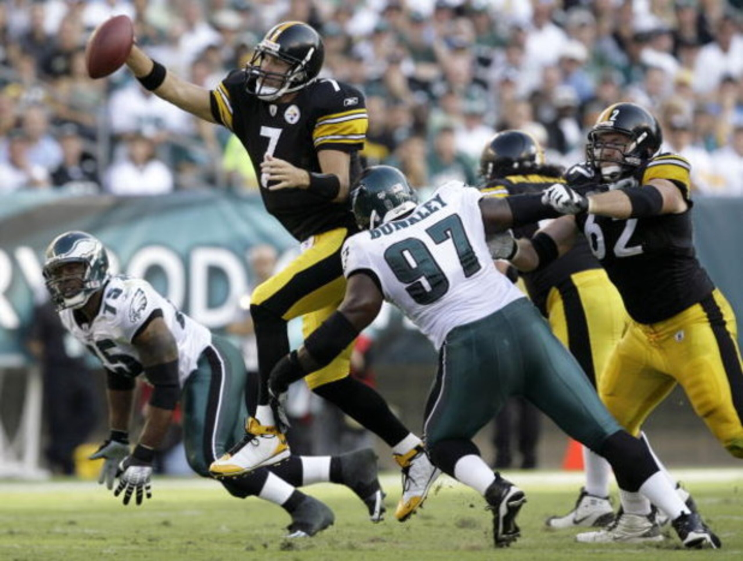 PHILADELPHIA - SEPTEMBER 21: Broderick Bunkley #97 of the Philadelphia Eagles moves in to tackle Ben Roethlisberger #7 of the Pittsburgh Steelers during the first half on September 21, 2008 at Lincoln Financial Field in Philadelphia, Pennsylvania. (Photo 
