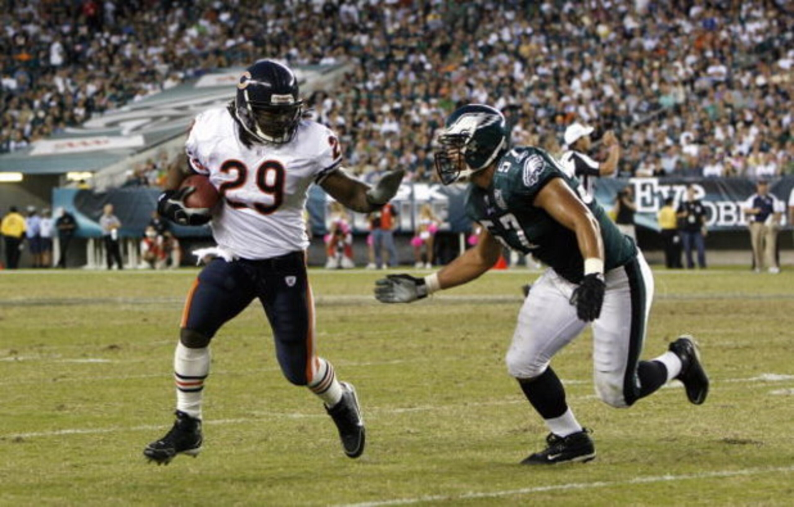 PHILADELPHIA - OCTOBER 21: Adrian Peterson #29 of the Chicago Bears carries the ball against Chris Gocong #57 the Philadelphia Eagles at Lincoln Financial Field October 21, 2007 in Philadelphia, Pennsylvania. (Photo by Kevin C. Cox/Getty Images)