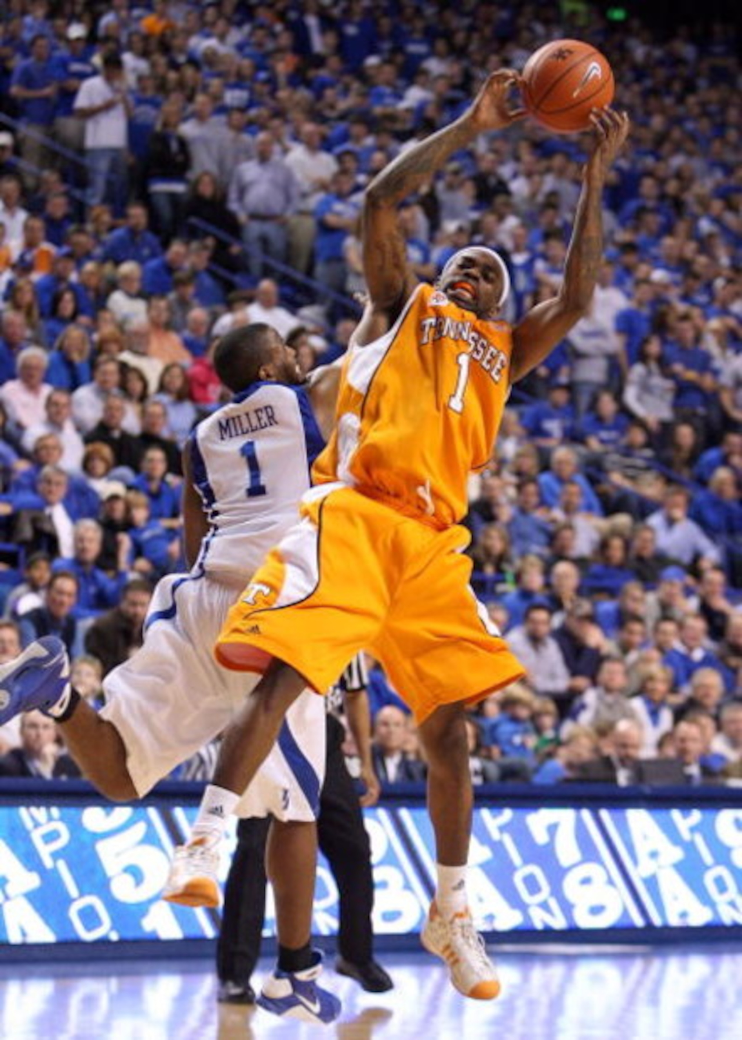 LEXINGTON, KY - FEBRUARY 21:  Tyler Smith #1 of the Tennessee Volunteers grabs a loose ball over Darius Miller #1 of the Kentucky Wildcats during the SEC game at Rupp Arena on February 21, 2009 in Lexington, Kentucky.  (Photo by Andy Lyons/Getty Images)