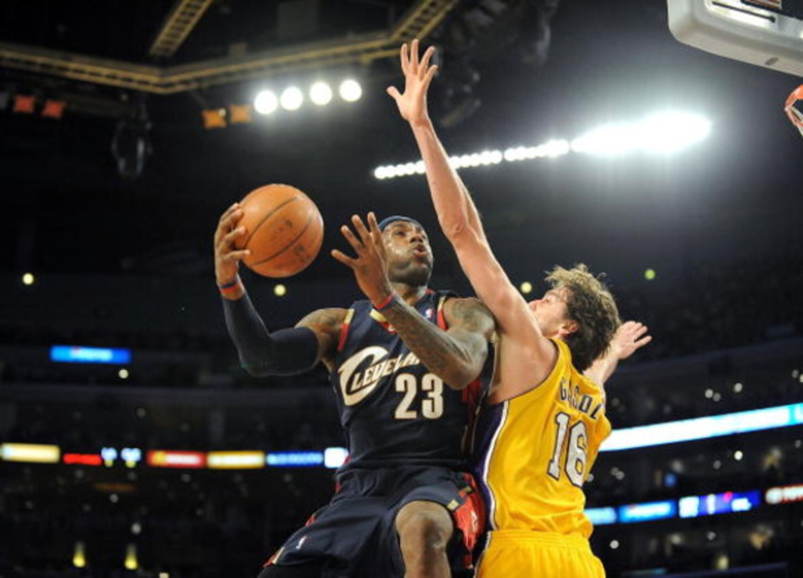 LOS ANGELES, CA - JANUARY 19:  LeBron James #23 of the Cleveland Cavaliers puts up a shot against Pau Gasol #16 of the Los Angeles Lakers during the game at Staples Center on January 19, 2009 in Los Angeles, California.  The Lakers defeated the Cavaliers 