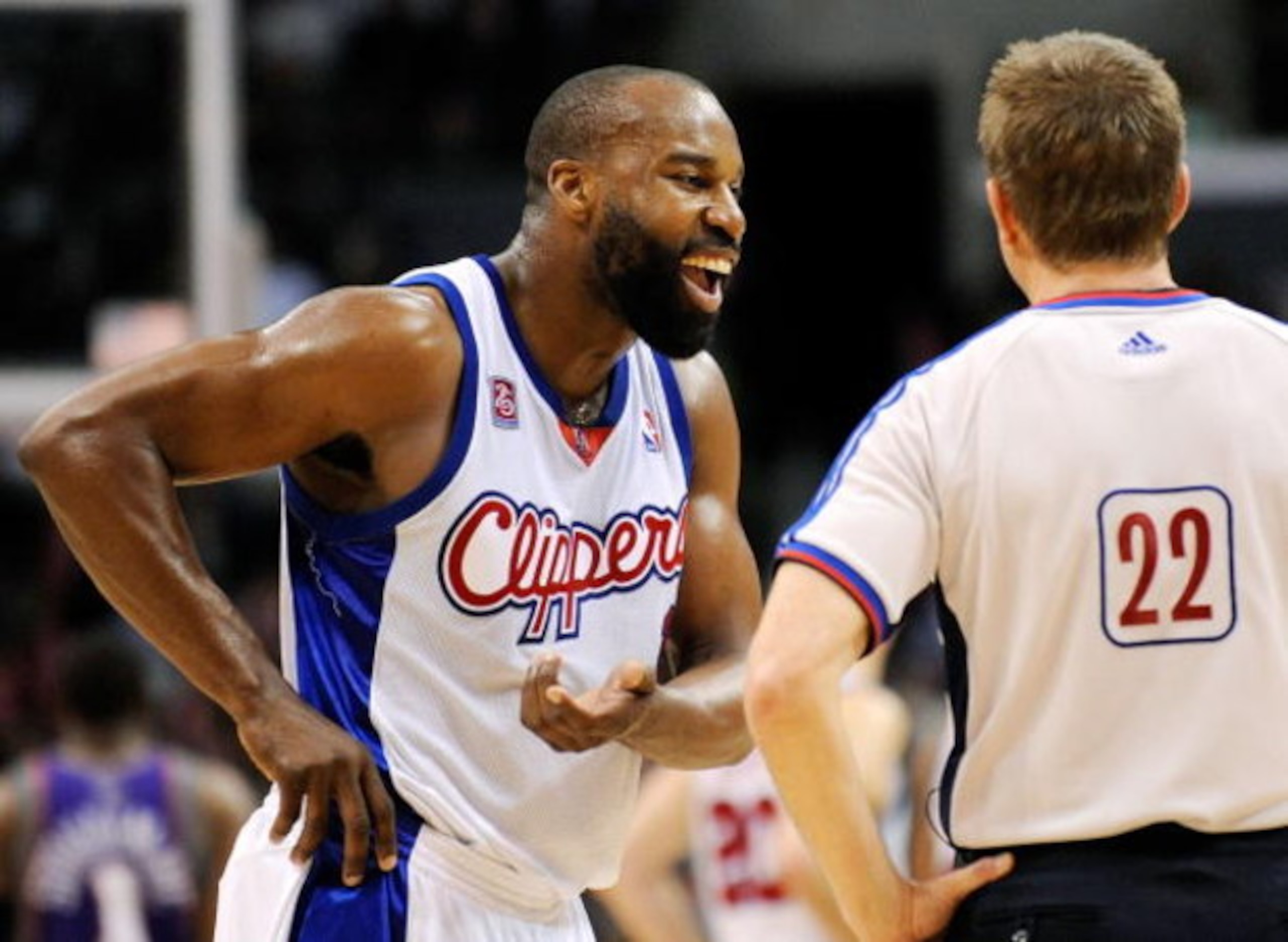 LOS ANGELES, CA - FEBRUARY 18:  Baron Davis #1 of the Los Angeles Clippers argues with referee Bill Spooner #22 after Clippers Ricky davis was ejected from the game  against Phoenix Suns at the Staples Center on February 18, 2009 in Los Angeles, Californi