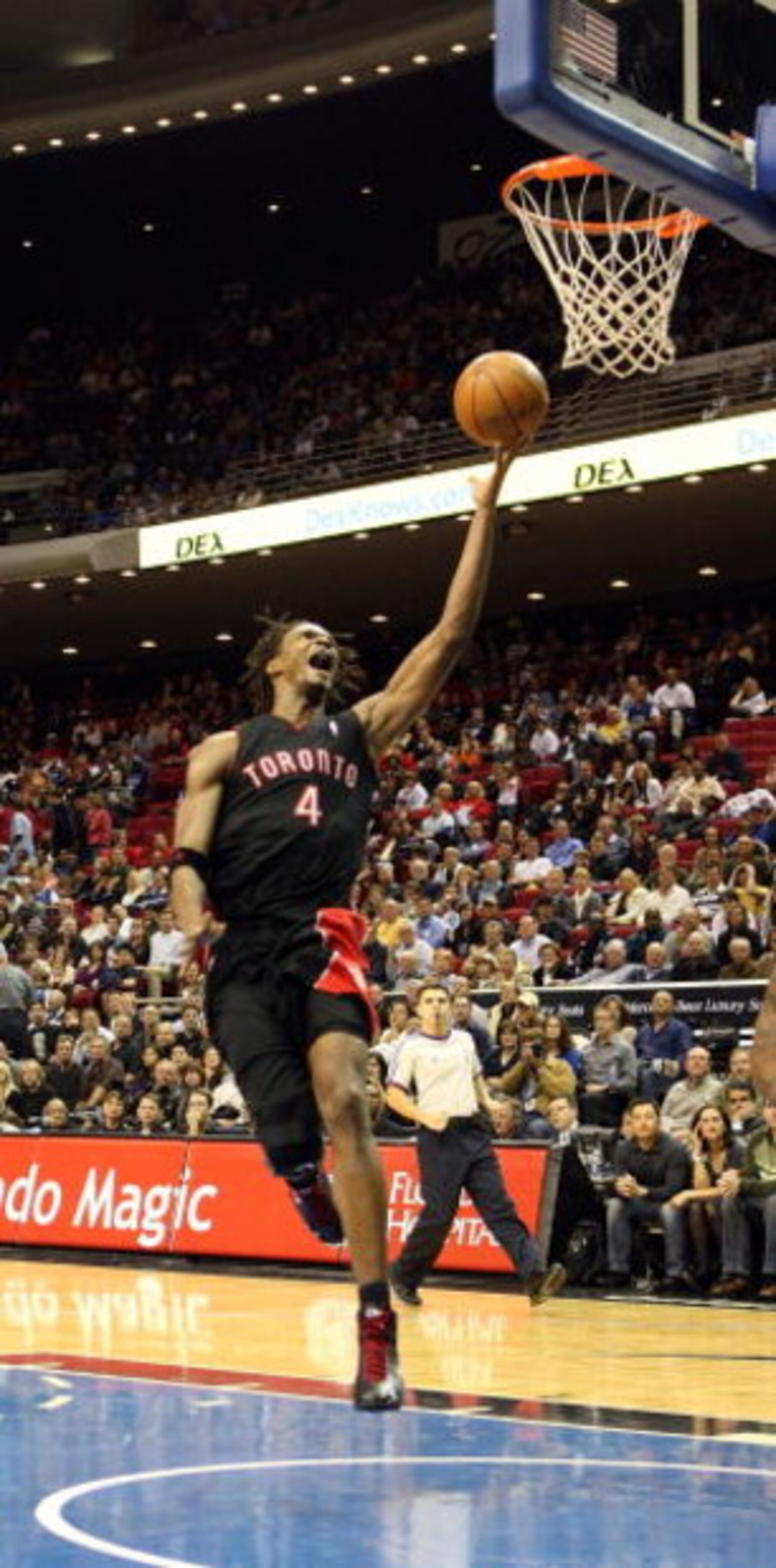 ORLANDO, FL - NOVEMBER 18:  Chris Bosh #4 of the Toronta Raptors scores during a game against the Orlando Magic on November 18, 2008 at Amway Arena in Orlando, Florida.  NOTE TO USER: User expressly acknowledges and agrees that, by downloading and/or usin