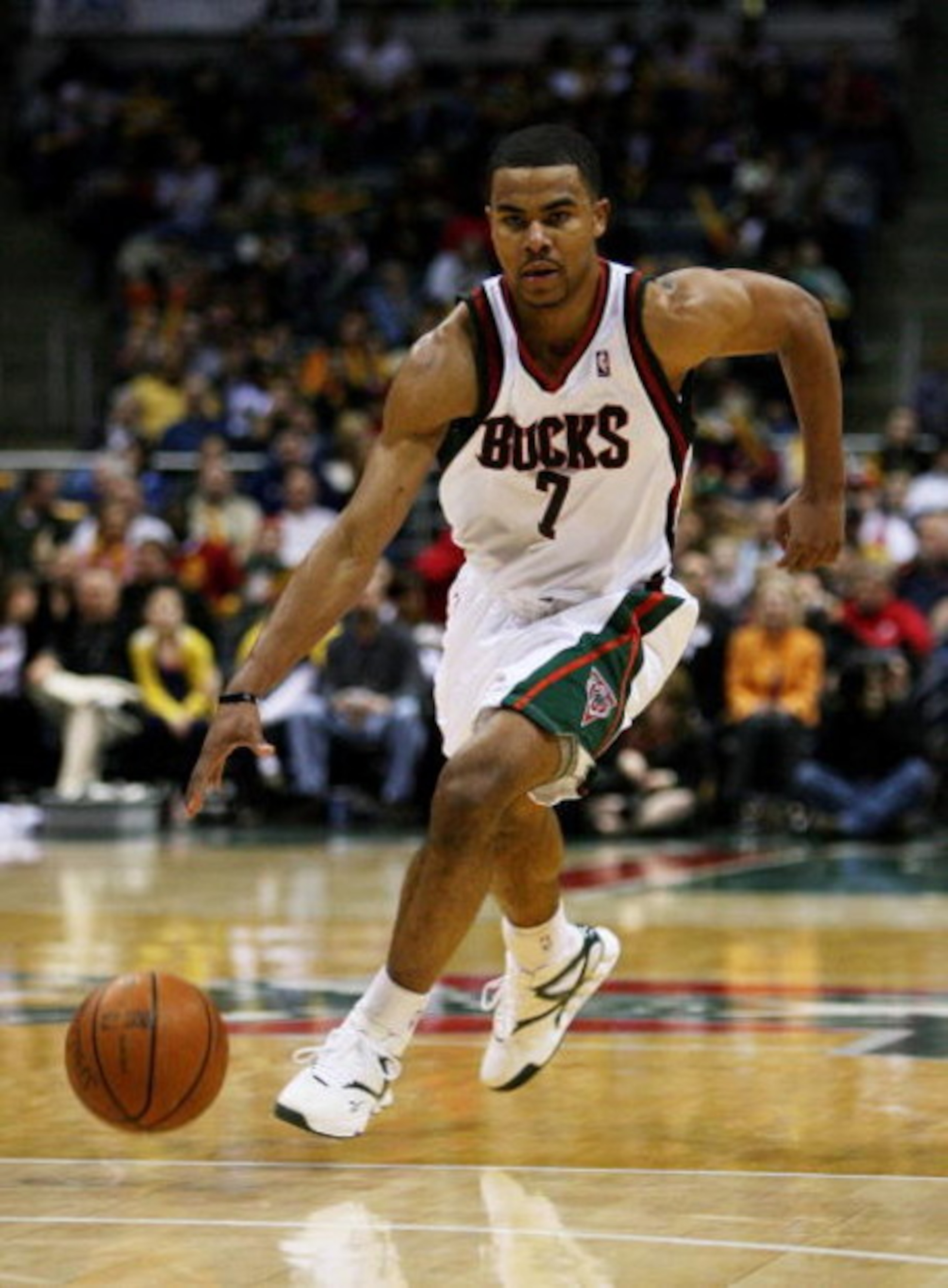 MILWAUKEE - FEBRUARY 09: Ramon Sessions #7 of the Milwaukee Bucks brings the ball upcourt against the Houston Rockets on February 9, 2009 at the Bradley Center in Milwaukee, Wisconsin. The Bucks defeated the Rockets 124-112. NOTE TO USER: User expressly a