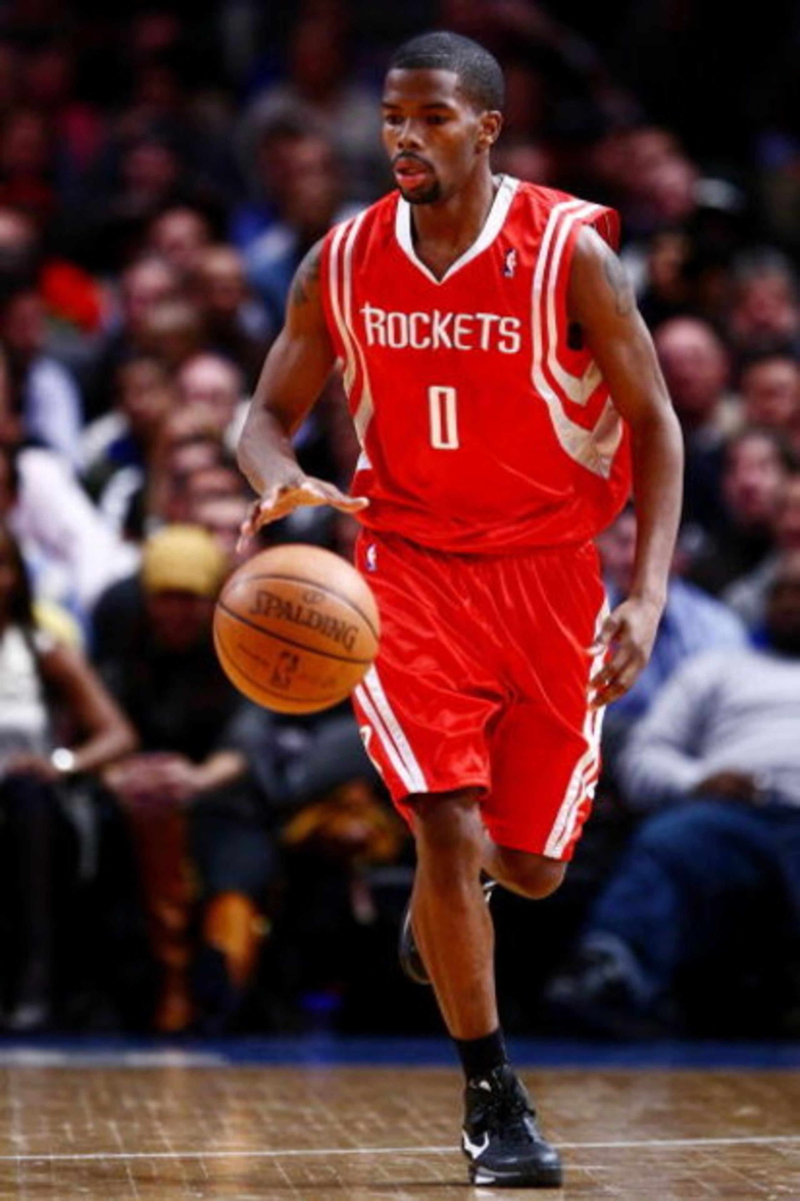 NEW YORK - JANUARY 26:  Aaron Brooks #0 of the Houston Rockets dribbles against the New York Knicks on January 26, 2009 at Madison Square Garden in New York City.  NOTE TO USER: User expressly acknowledges and agrees that, by downloading and/or using this