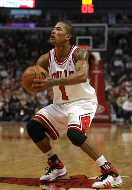 CHICAGO - FEBRUARY 24:  Derrick Rose #1 of the Chicago Bulls looks to attempt a shot against the Orlando Magic at the United Center on Feberuary 24, 2009 in Chicago, Illinois.  NOTE TO USER: User expressly acknowledges and agreees that, by downloading and