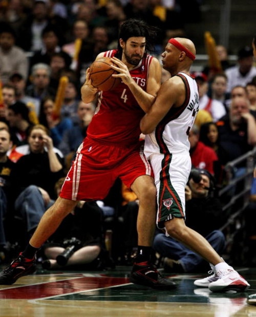 MILWAUKEE - FEBRUARY 09: Luis Scola #4 of the Houston Rockets moves against Charlie Villanueva #31 of the Milwaukee Bucks on February 9, 2009 at the Bradley Center in Milwaukee, Wisconsin. The Bucks defeated the Rockets 124-112. NOTE TO USER: User express