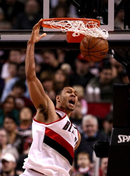 PORTLAND, OR - NOVEMBER 19:  Brandon Roy #7 of the Portland Trail Blazers dunks the ball against of the Chicago Bulls at the Rose Garden November 18, 2008 in Portland, Oregon.  NOTE TO USER: User expressly acknowledges and agrees that, by downloading and 