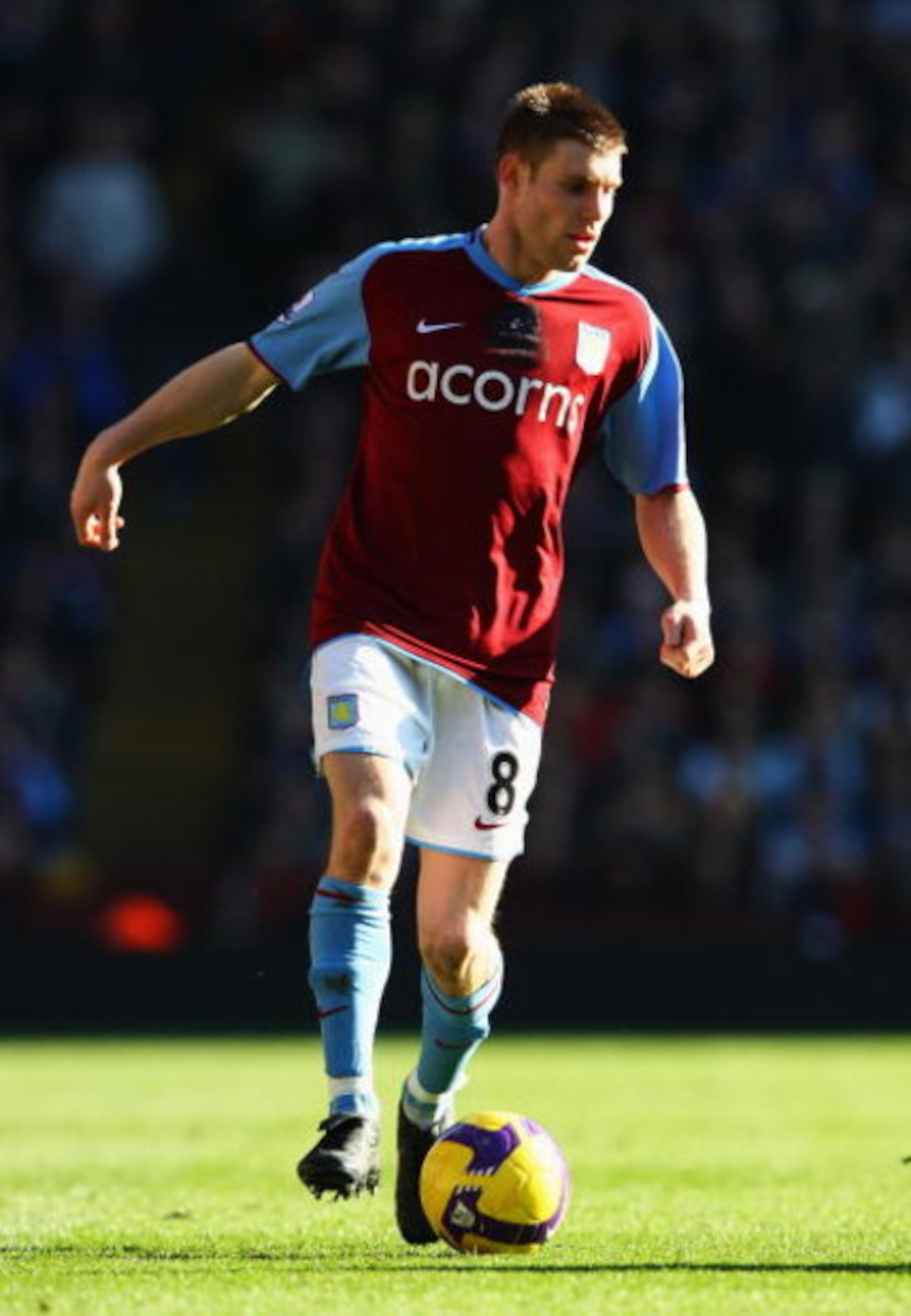 BIRMINGHAM, UNITED KINGDOM - FEBRUARY 21: James Milner of Aston Villa in action during the Barclays Premier League match between Aston Villa and Chelsea at Villa Park on February 21, 2009 in Birmingham, England. (Photo by Clive Brunskill/Getty Images) BIRMINGHAM, UNITED KINGDOM - FEBRUARY 21: James Milner of Aston Villa in action during the Barclays Premier League match between Aston Villa and Chelsea at Villa Park on February 21, 2009 in Birmingham, England. (Photo by Clive Brunskill/Getty Images)
