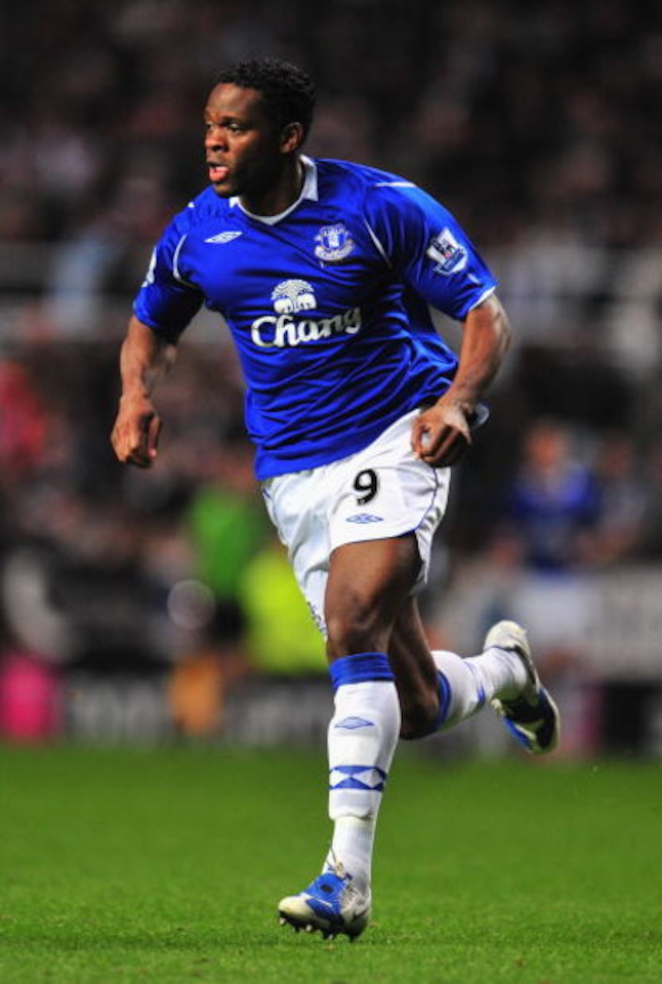 NEWCASTLE, UNITED KINGDOM - FEBRUARY 22: Louis Saha of Everton in action during the Barclays Premier League match between Newcastle United and Everton at St James' Park on February 22, 2009 in Newcastle, England. (Photo by Mike Hewitt/Getty Images) NEWCASTLE, UNITED KINGDOM - FEBRUARY 22: Louis Saha of Everton in action during the Barclays Premier League match between Newcastle United and Everton at St James' Park on February 22, 2009 in Newcastle, England. (Photo by Mike Hewitt/Getty Images)