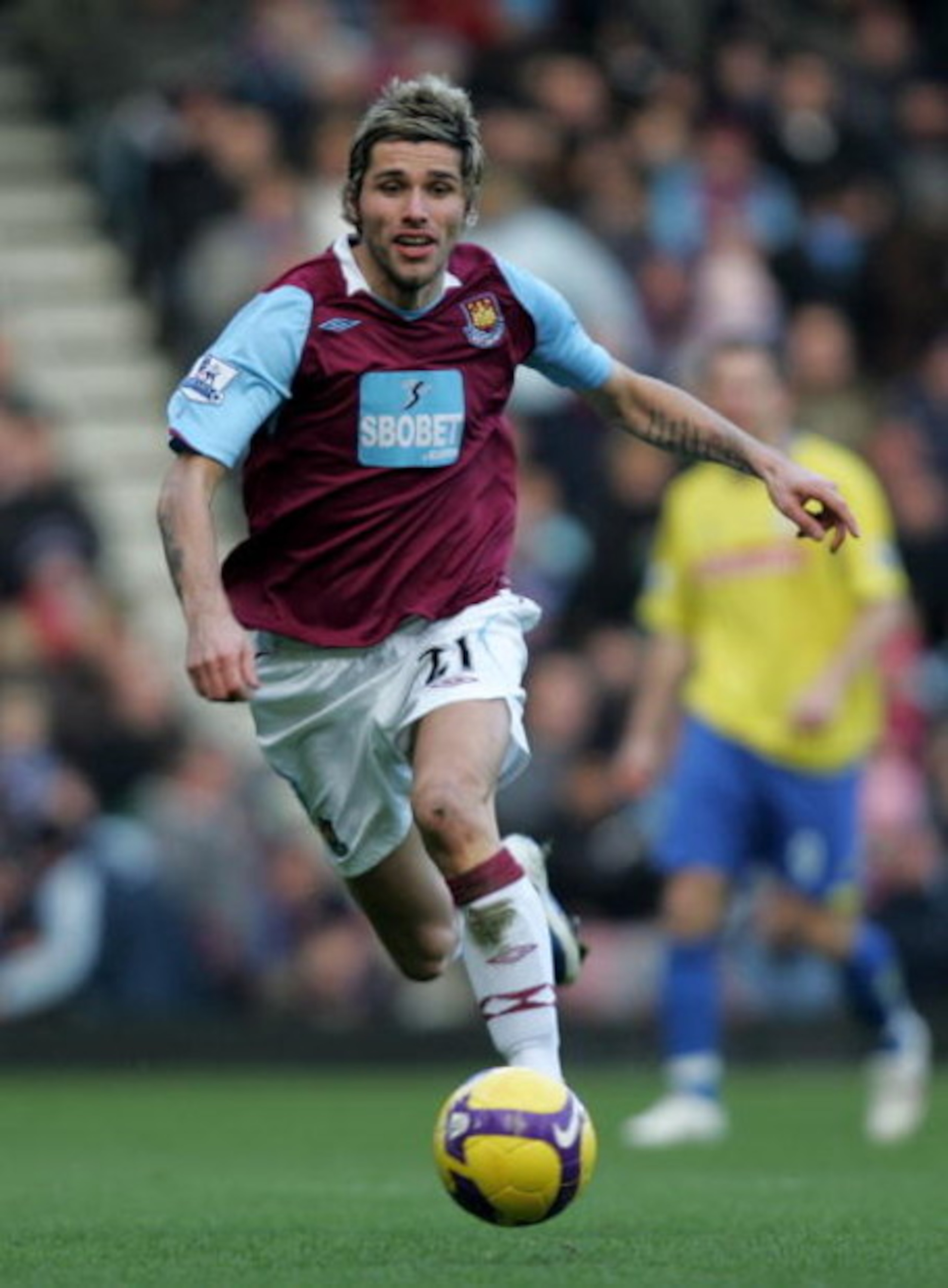 LONDON - DECEMBER 28: Valon Behrami of West Ham United in action during the Barclays Premier League match between West Ham United and Stoke City at Upton Park on December 28, 2008 in London, England. (Photo by Christopher Lee/Getty Images) LONDON - DECEMBER 28: Valon Behrami of West Ham United in action during the Barclays Premier League match between West Ham United and Stoke City at Upton Park on December 28, 2008 in London, England. (Photo by Christopher Lee/Getty Images)