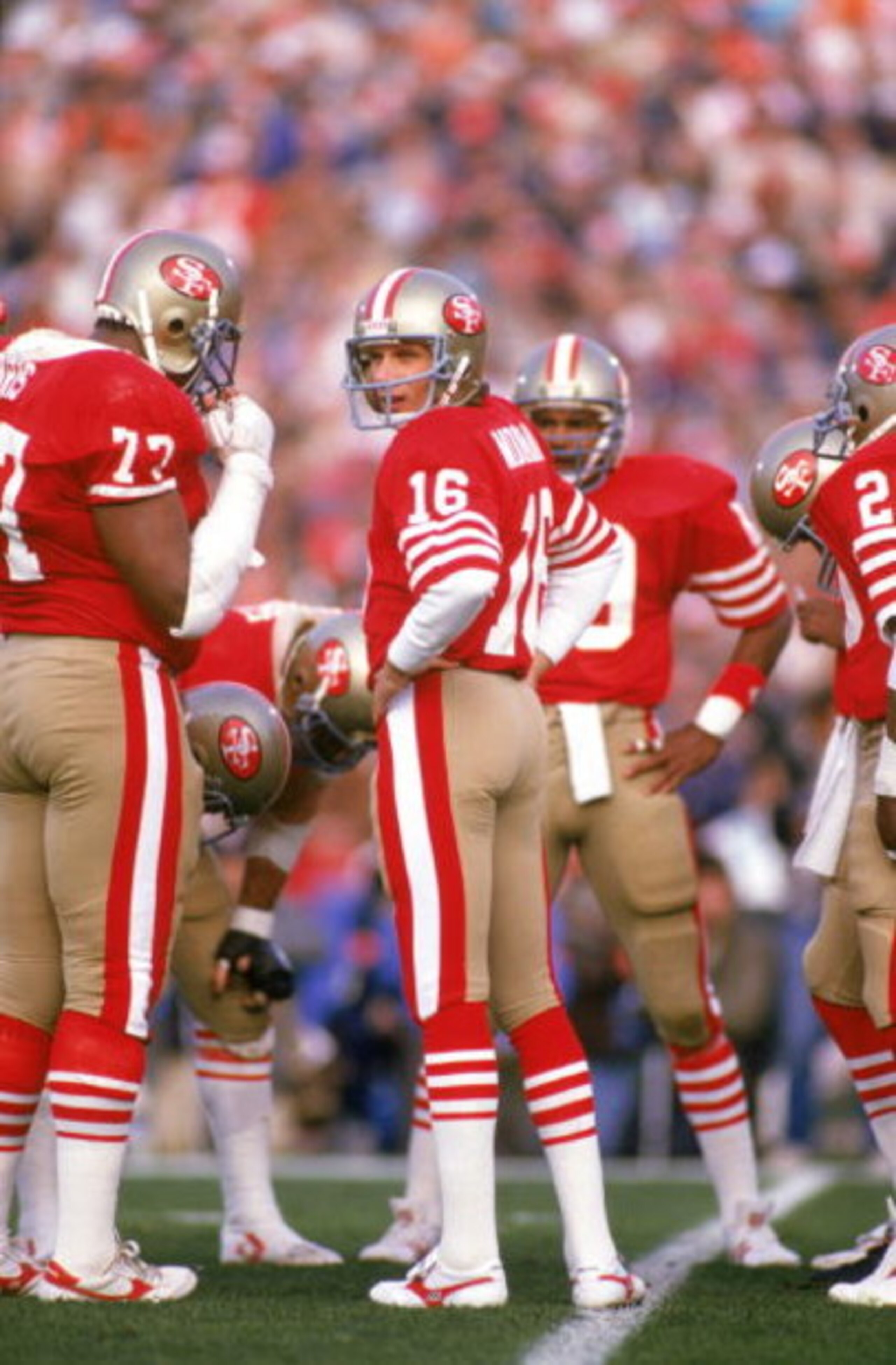 STANFORD, CA - JANUARY 20:  Quarterback Joe Montana #16 of the San Francisco 49ers looks to the sidelines as he leads his team in the huddle in Super Bowl XIX against the Miami Dolphins at Stanford Stadium on January 20, 1985 in Stanford, California. The 