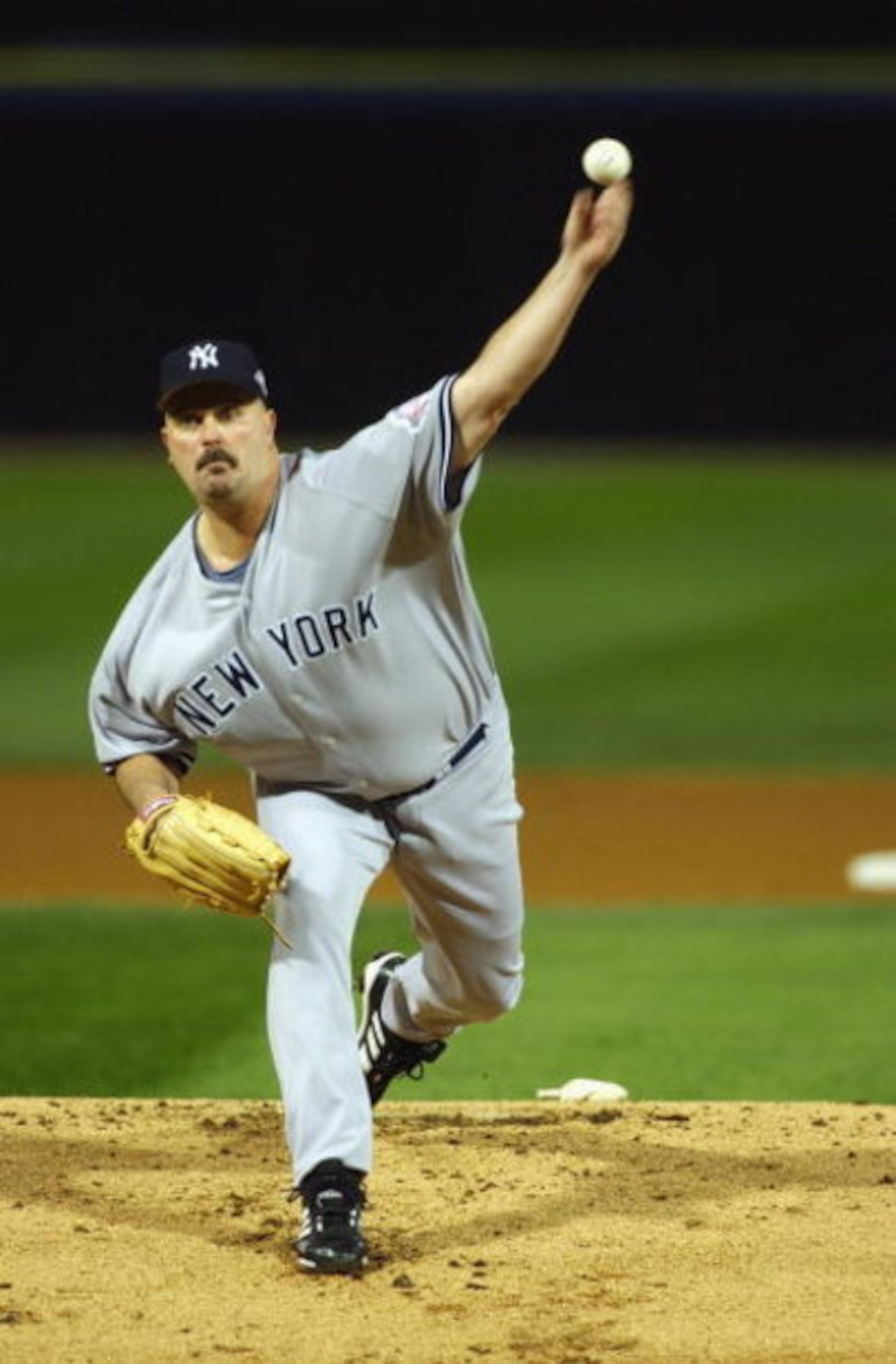 CHICAGO - SEPTEMBER 22: Starting pitcher David Wells #33 of the New York Yankees delivers the ball against the Chicago White Sox during the game on September 22, 2003 at U.S. Cellular Field in Chicago, Illinois. The White Sox defeated the Yankees in 10 CHICAGO - SEPTEMBER 22: Starting pitcher David Wells #33 of the New York Yankees delivers the ball against the Chicago White Sox during the game on September 22, 2003 at U.S. Cellular Field in Chicago, Illinois. The White Sox defeated the Yankees in 10