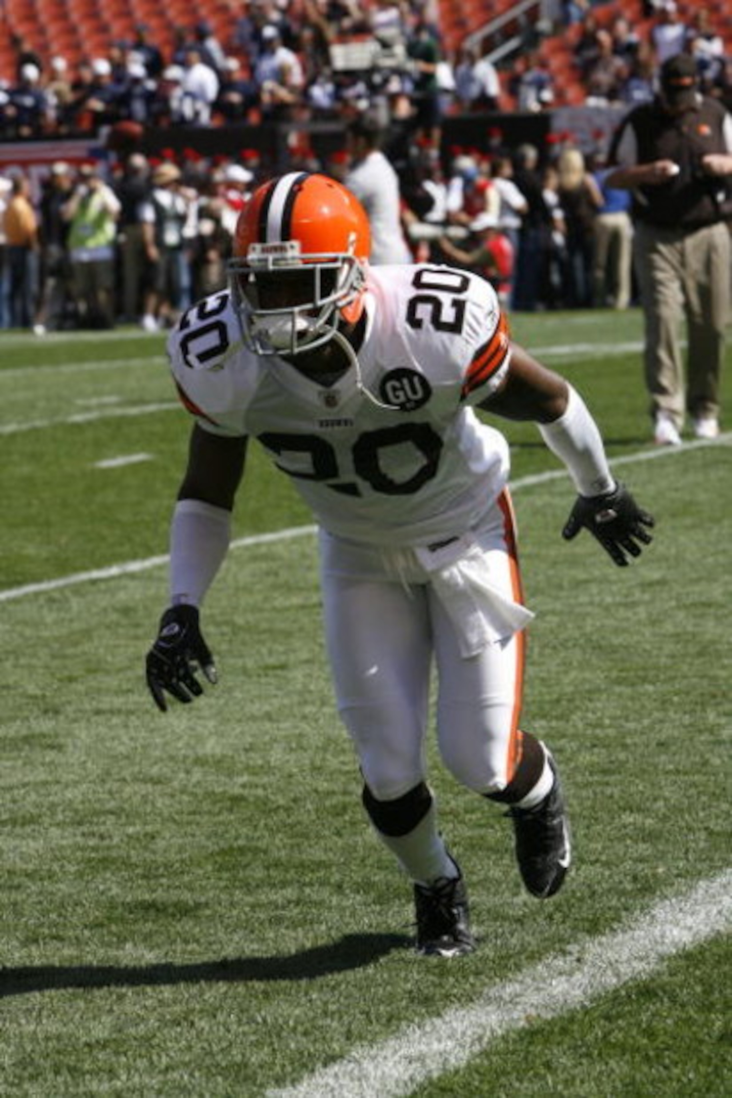CLEVELAND - SEPTEMBER 7:  Mike Adams #20 of the Cleveland Browns warms up before the game against the Dallas Cowboys at Cleveland Browns Stadium on September 7, 2008 in Cleveland, Ohio.  (Photo by Kevin C. Cox/Getty Images)