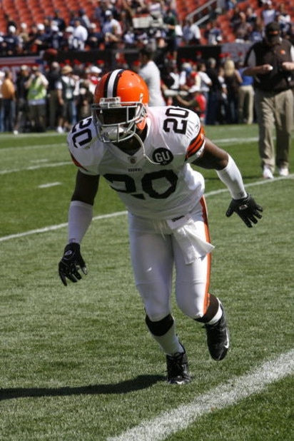 CLEVELAND - SEPTEMBER 7:  Mike Adams #20 of the Cleveland Browns warms up before the game against the Dallas Cowboys at Cleveland Browns Stadium on September 7, 2008 in Cleveland, Ohio.  (Photo by Kevin C. Cox/Getty Images)