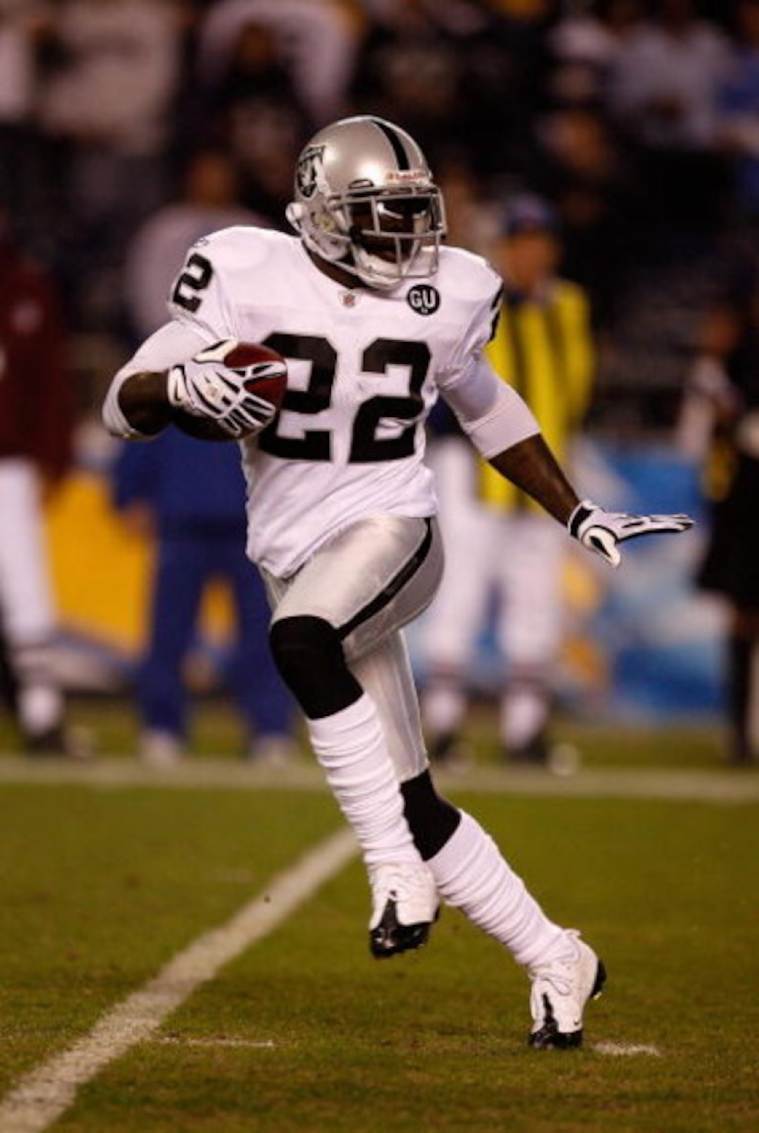 SAN DIEGO - DECEMBER 04:  Justin Miller #22 of the Oakland Raiders returns the ball during a kick off against the San Diego Chargers on December 4, 2008 at Qualcomm Stadium in San Diego, California.  (Photo by Harry How/Getty Images)